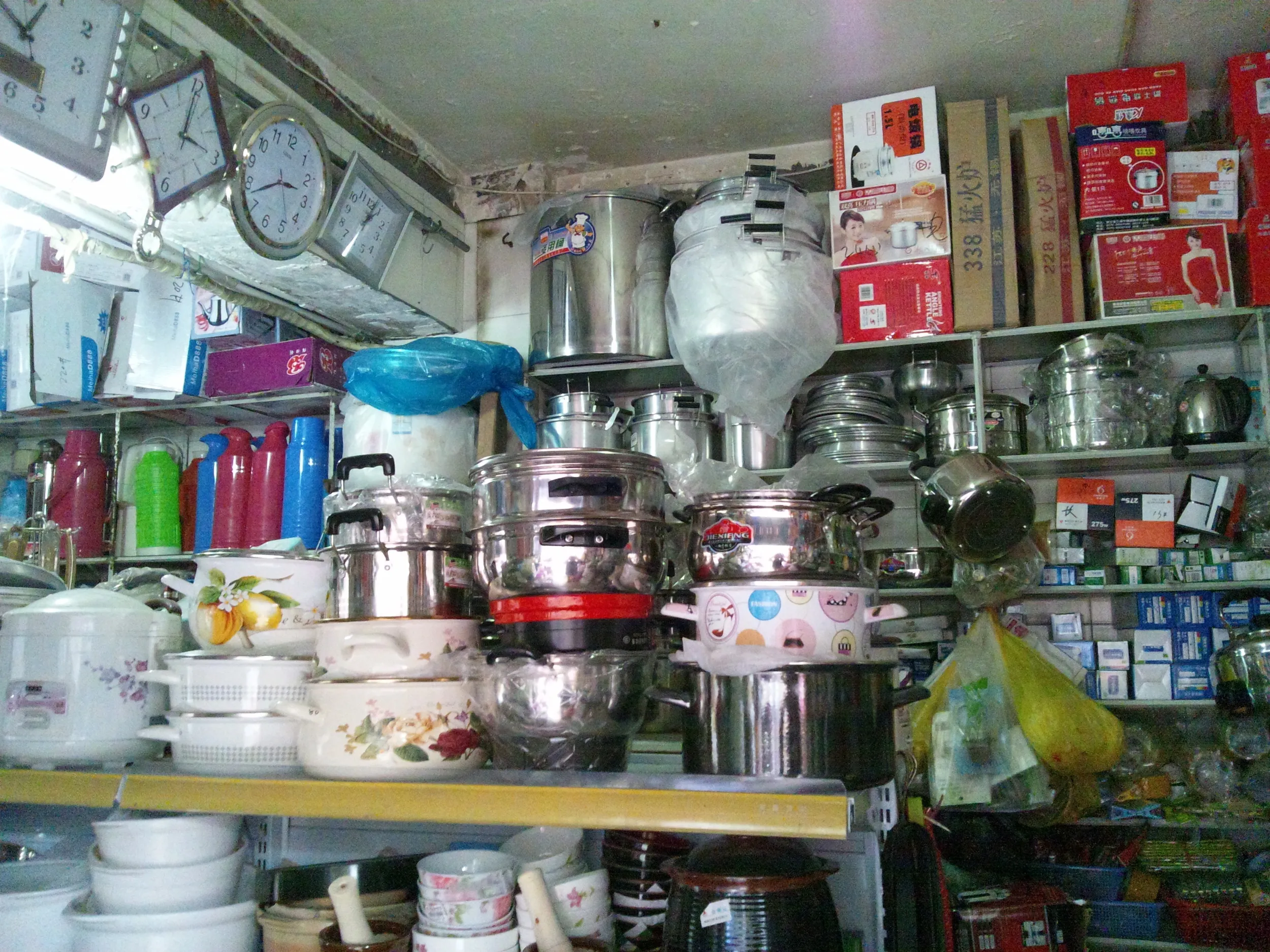 芷江西路付近の金物屋