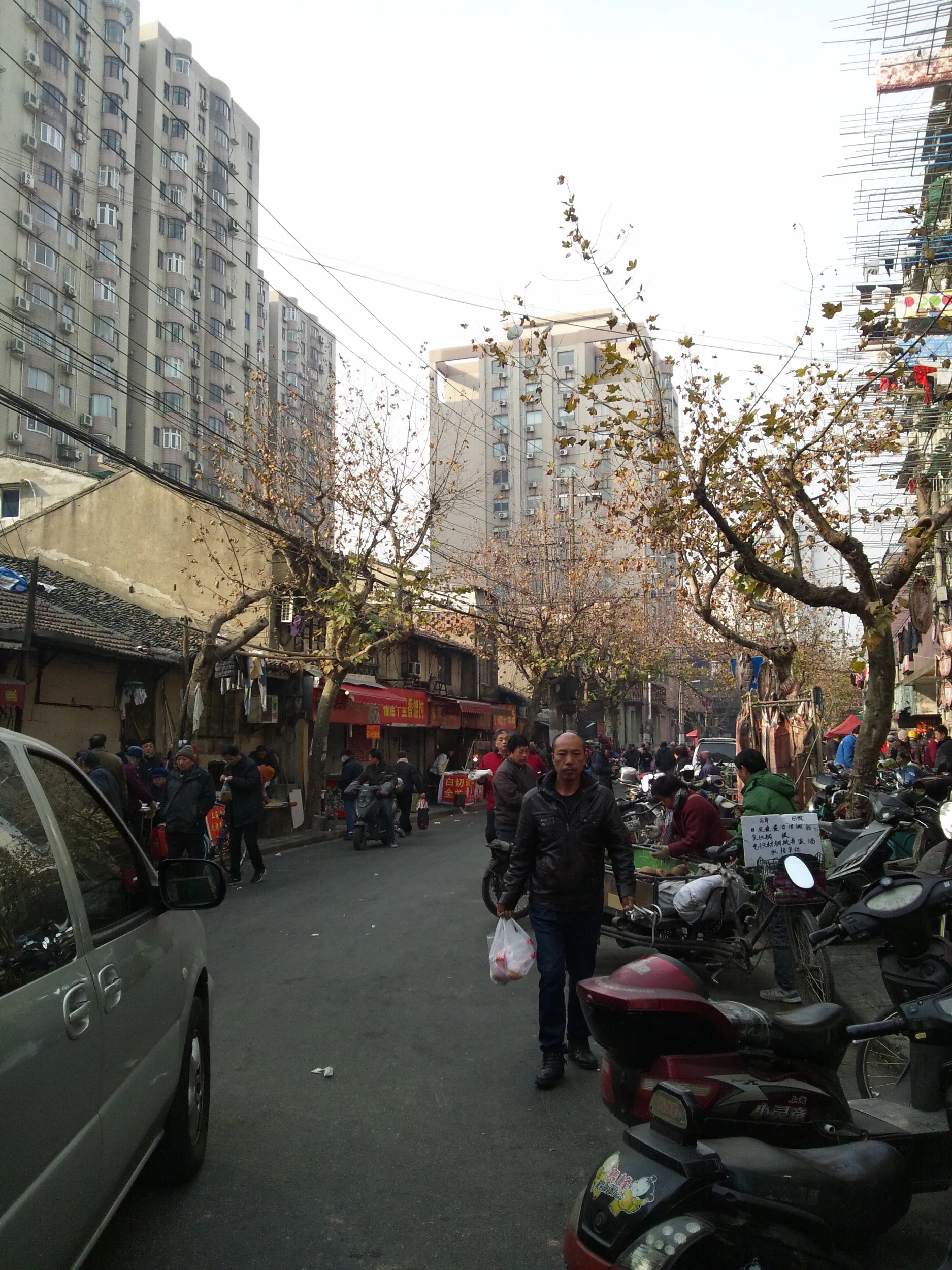 芷江西路、市場付近の風景