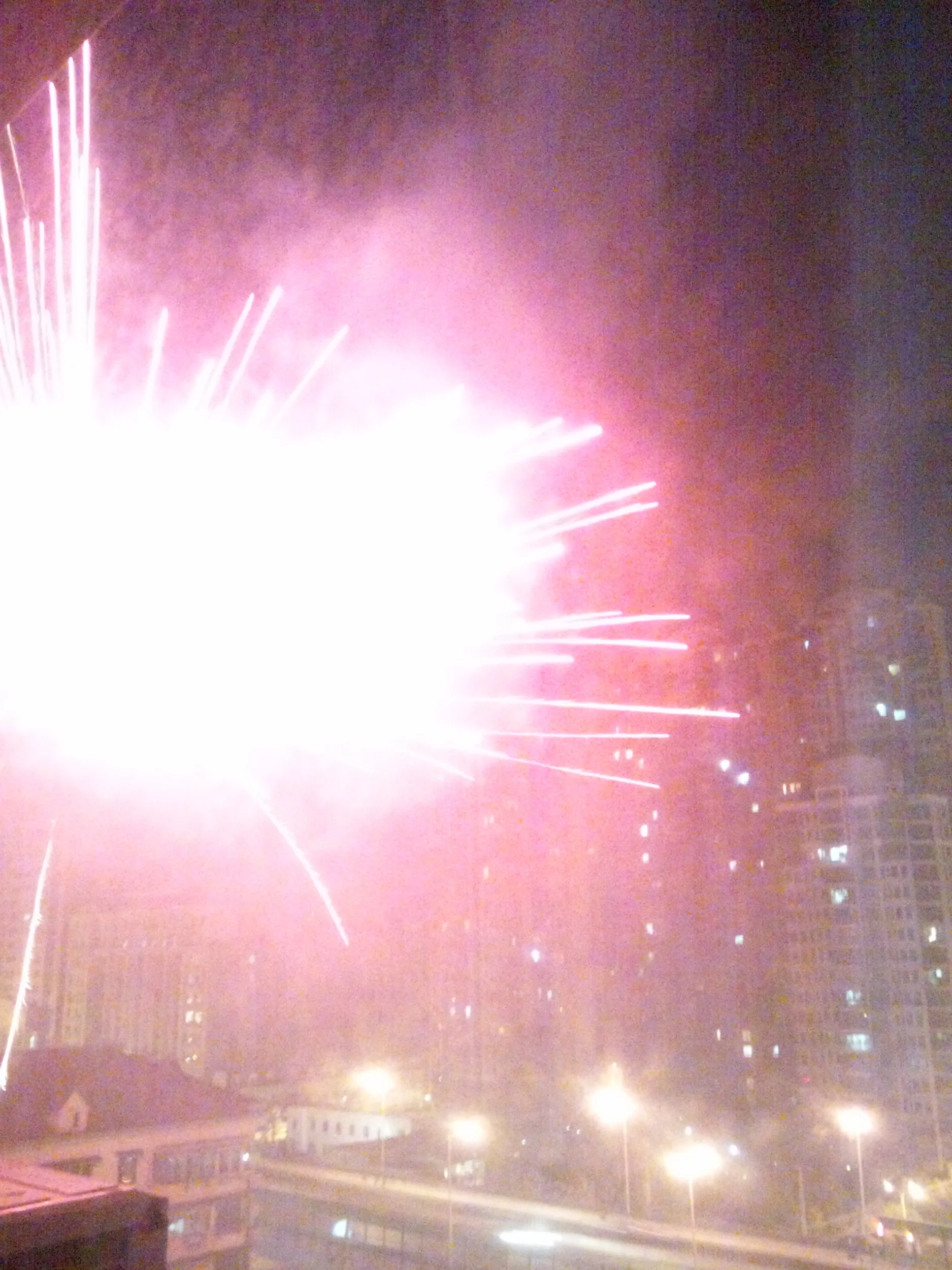 ぼろホテルにて新年を迎える