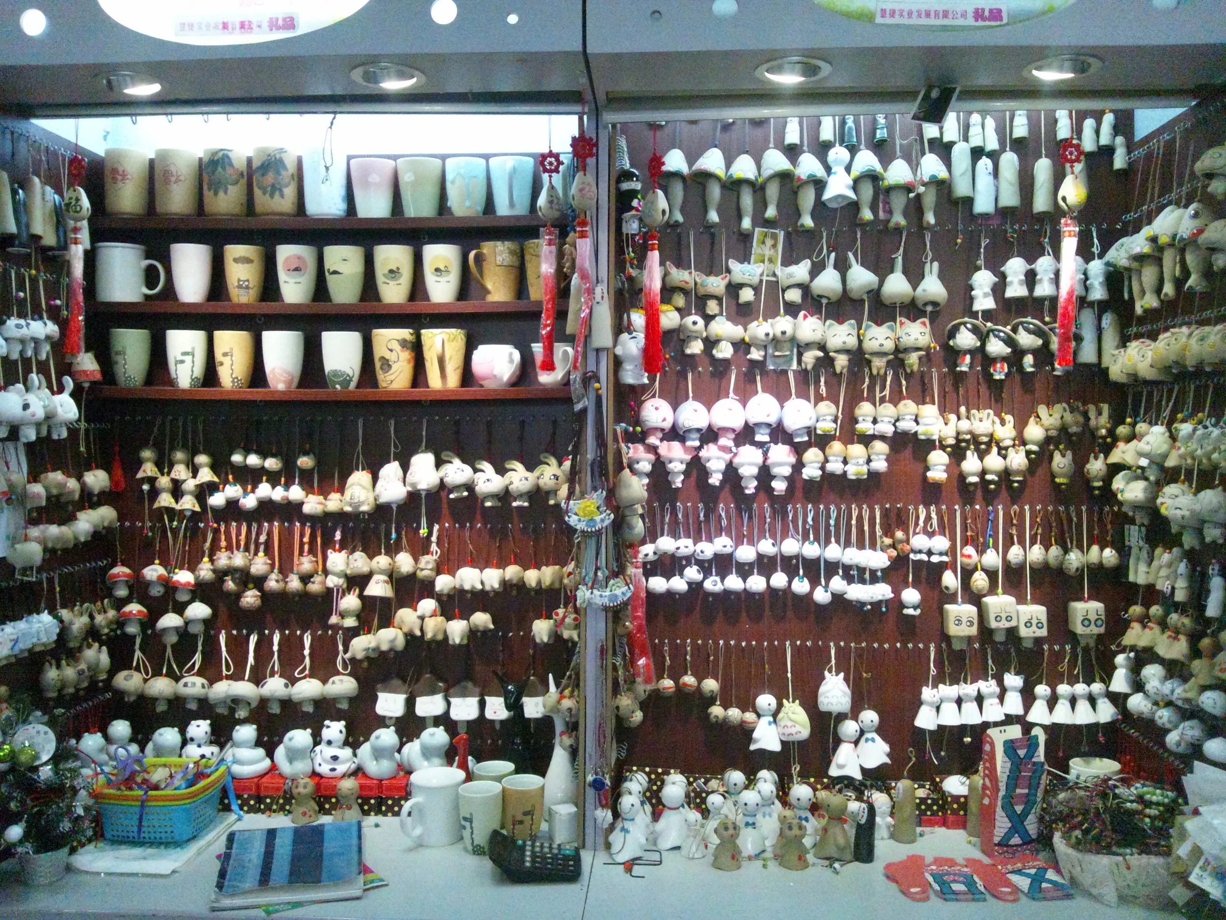 香港名店街で見かけたアクセサリー販売の店舗