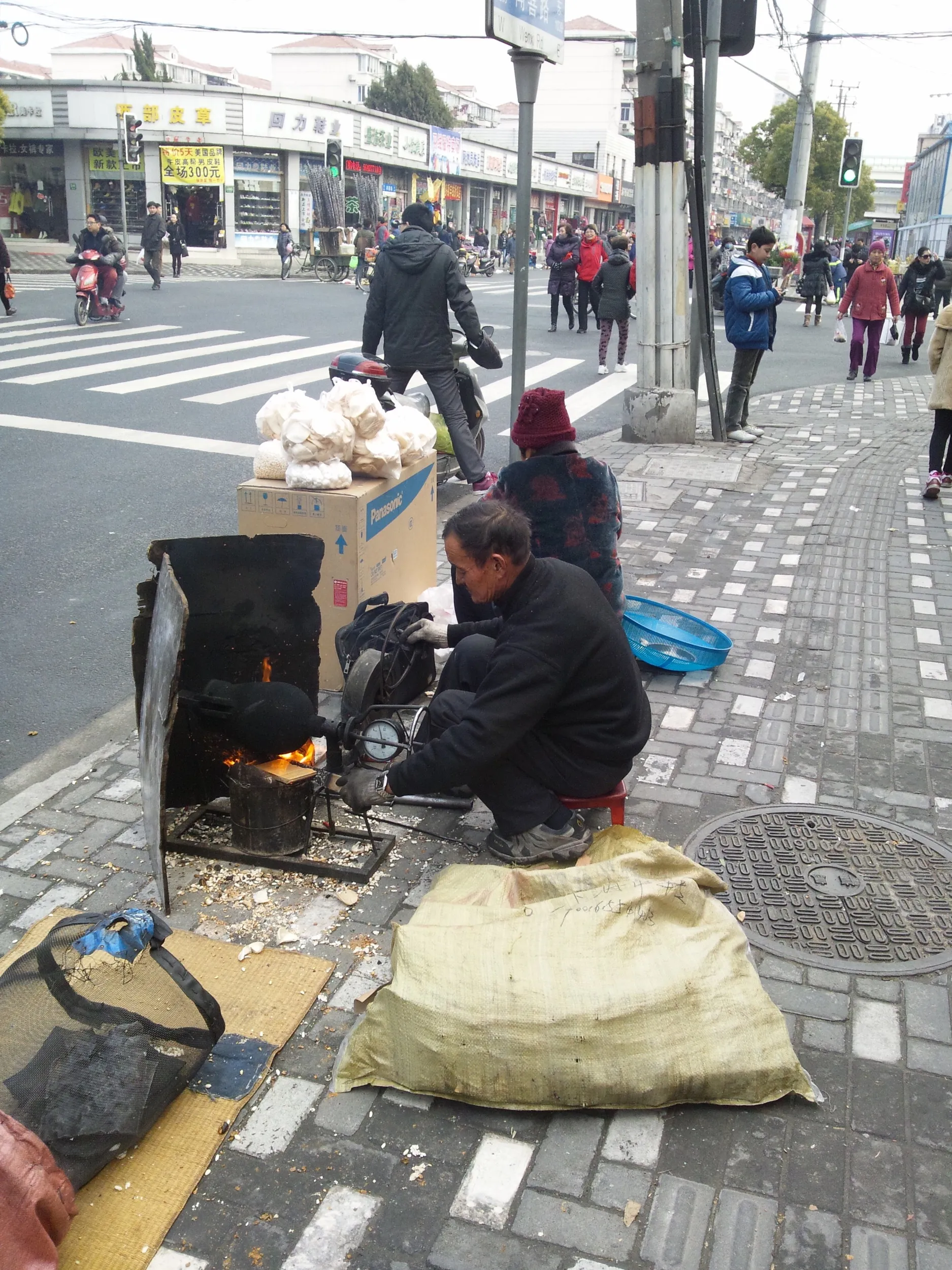 ポップコーンを販売している