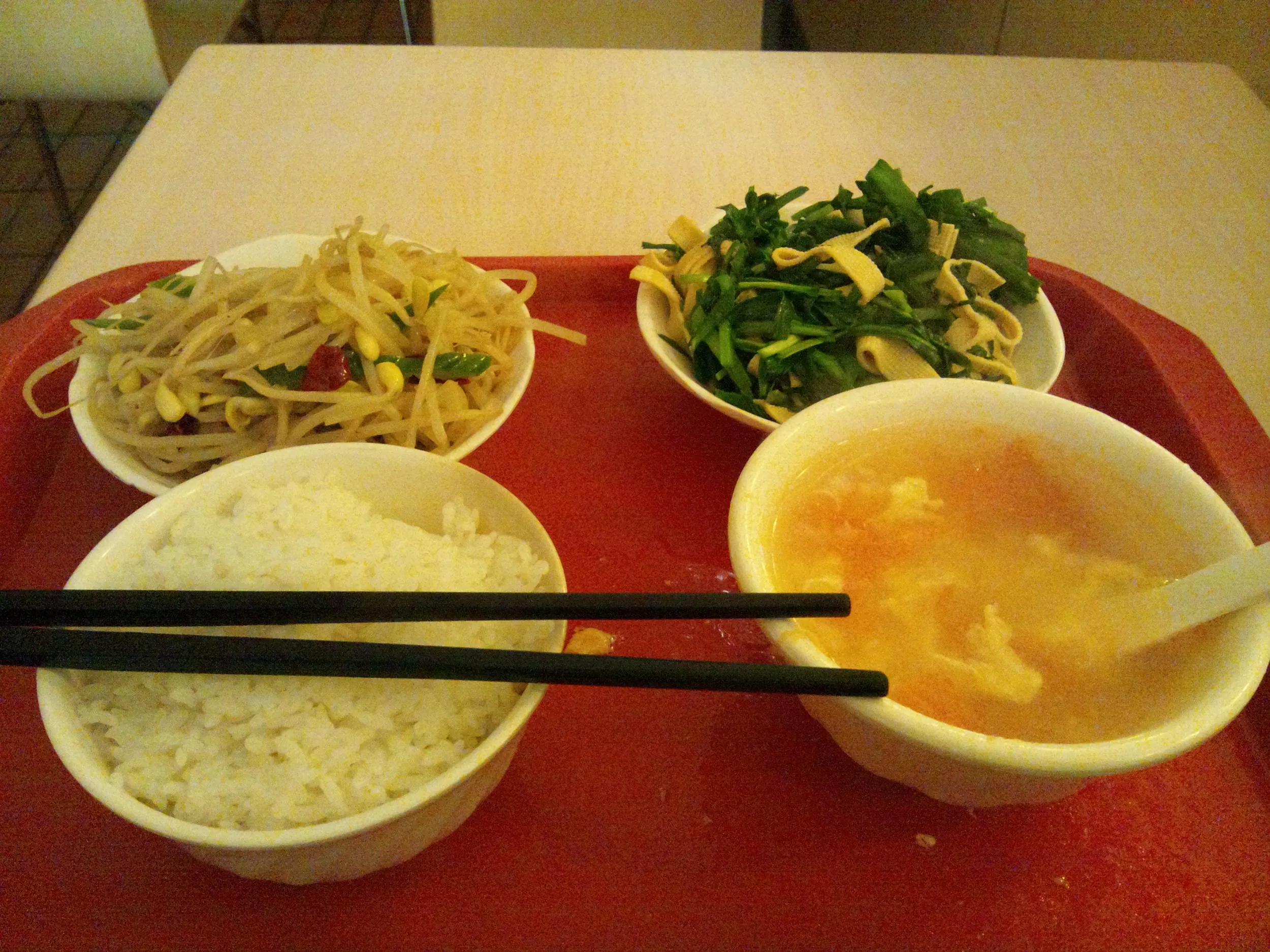 豆腐やもやし炒めを食す