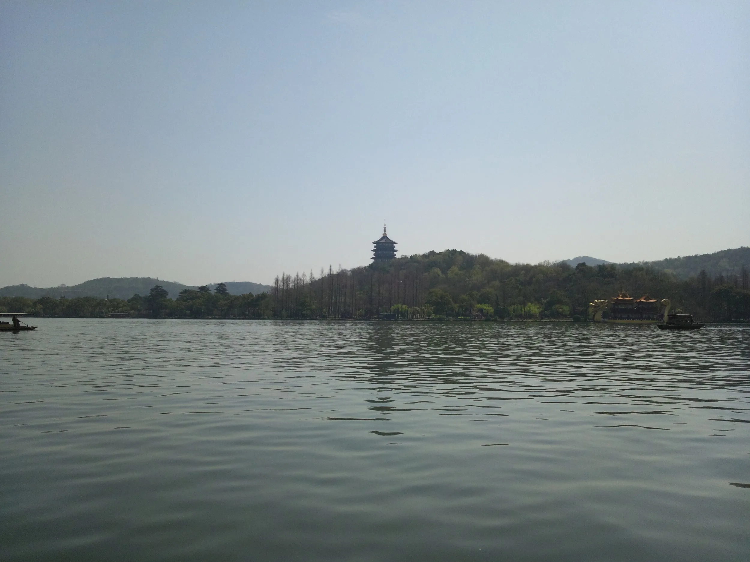 西湖と雷峰塔