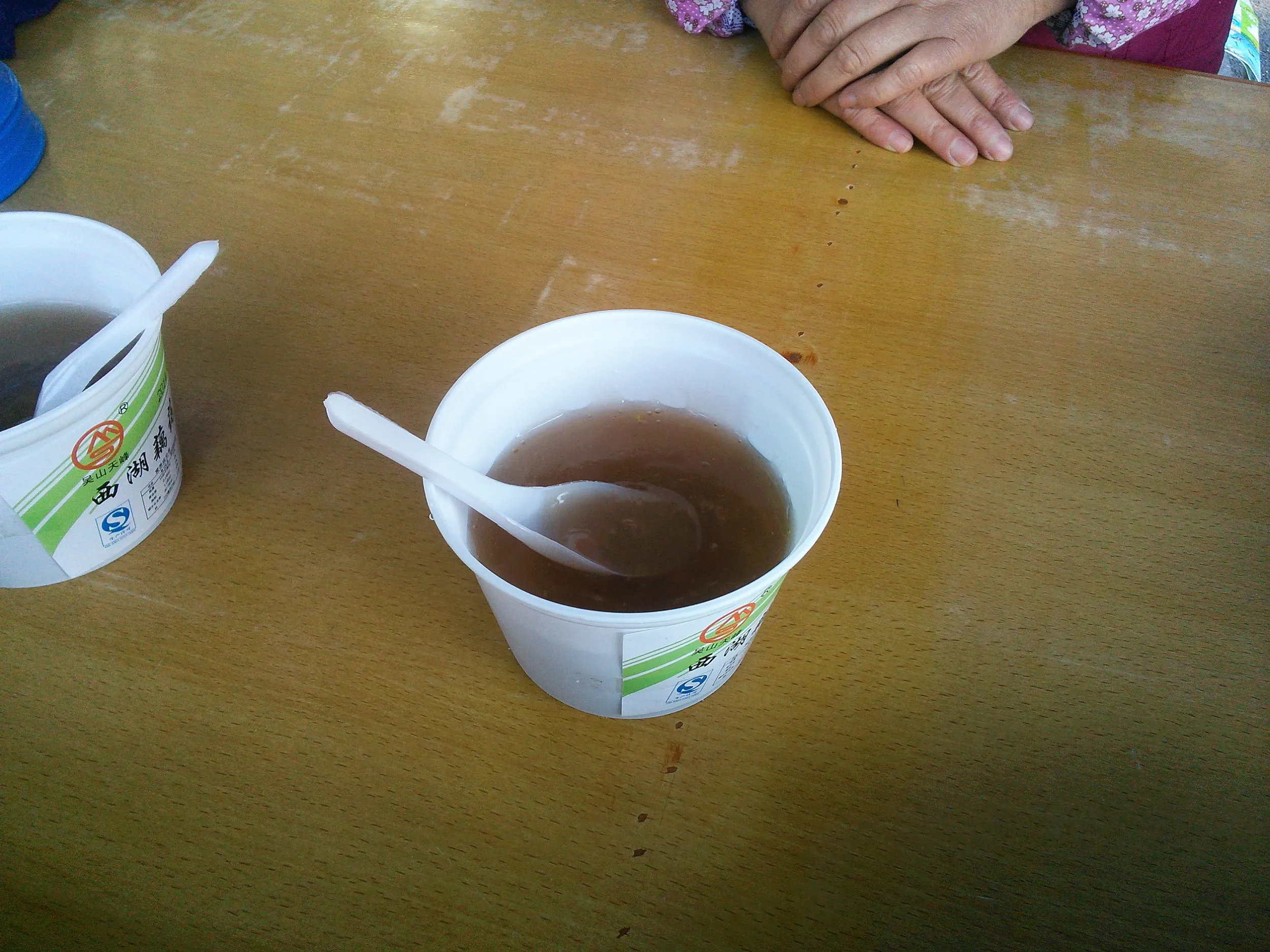 西湖産のレンコンの片栗粉を試飲