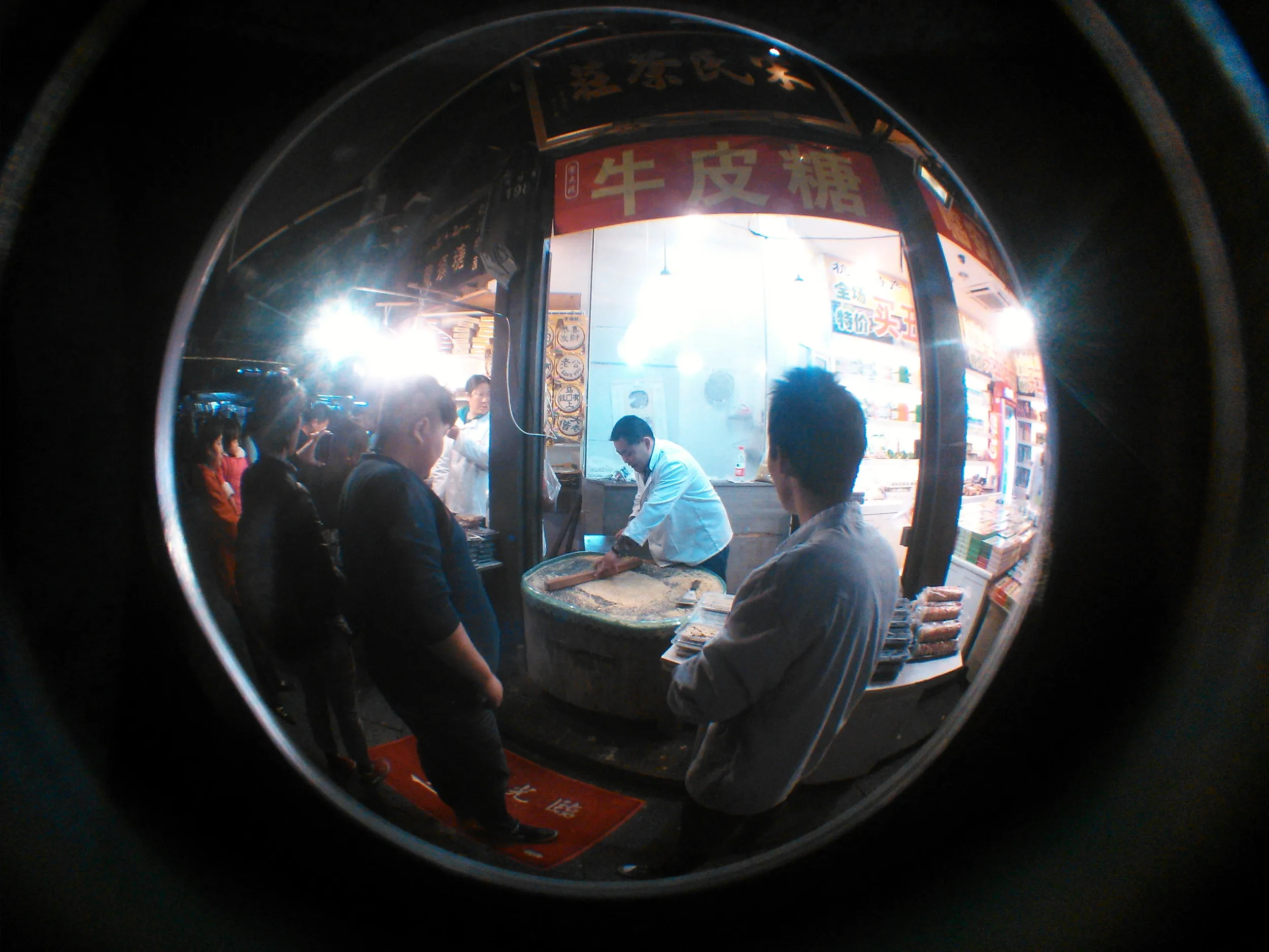 菓子作りを観察