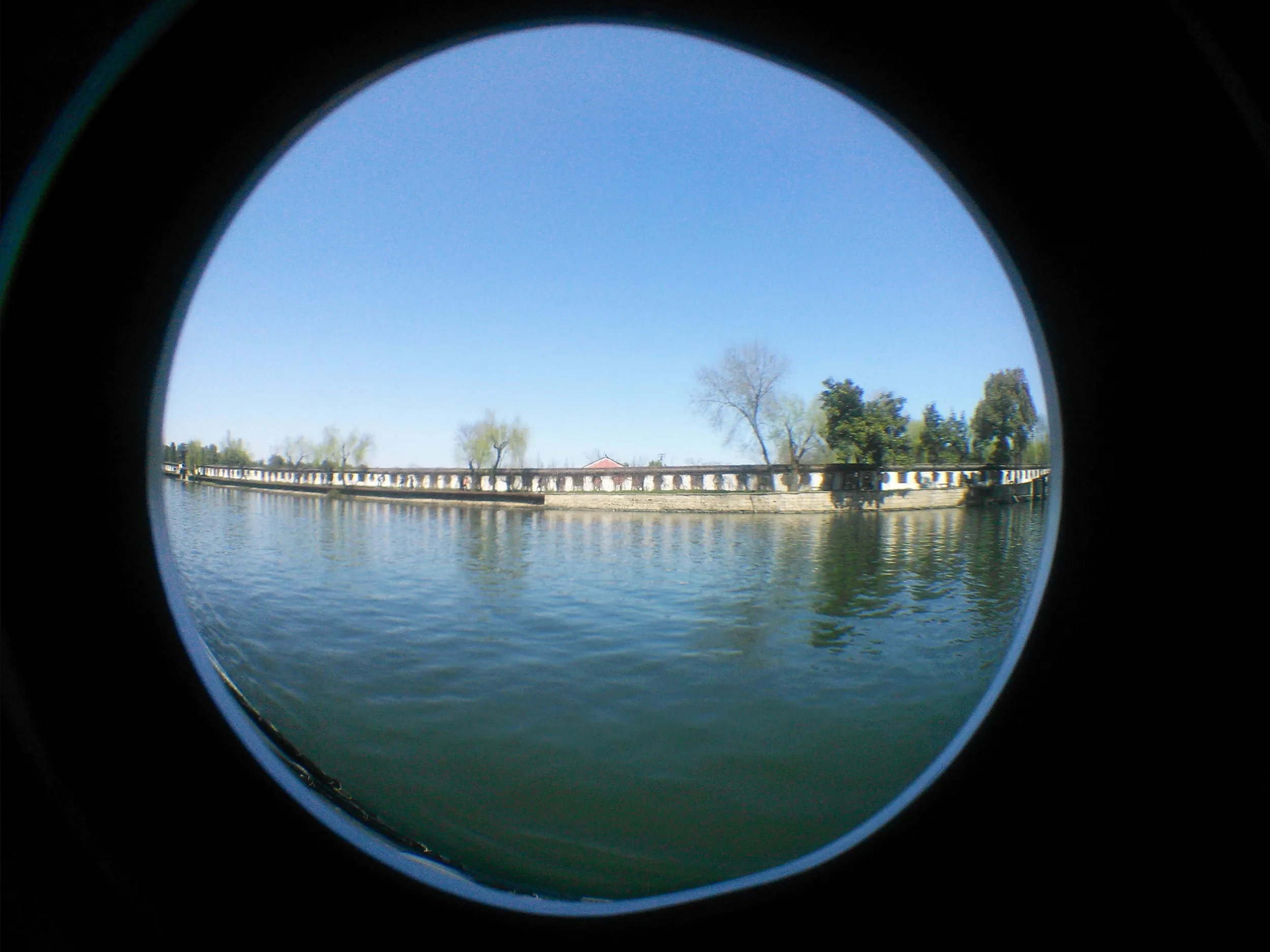 ボートからの東湖風景