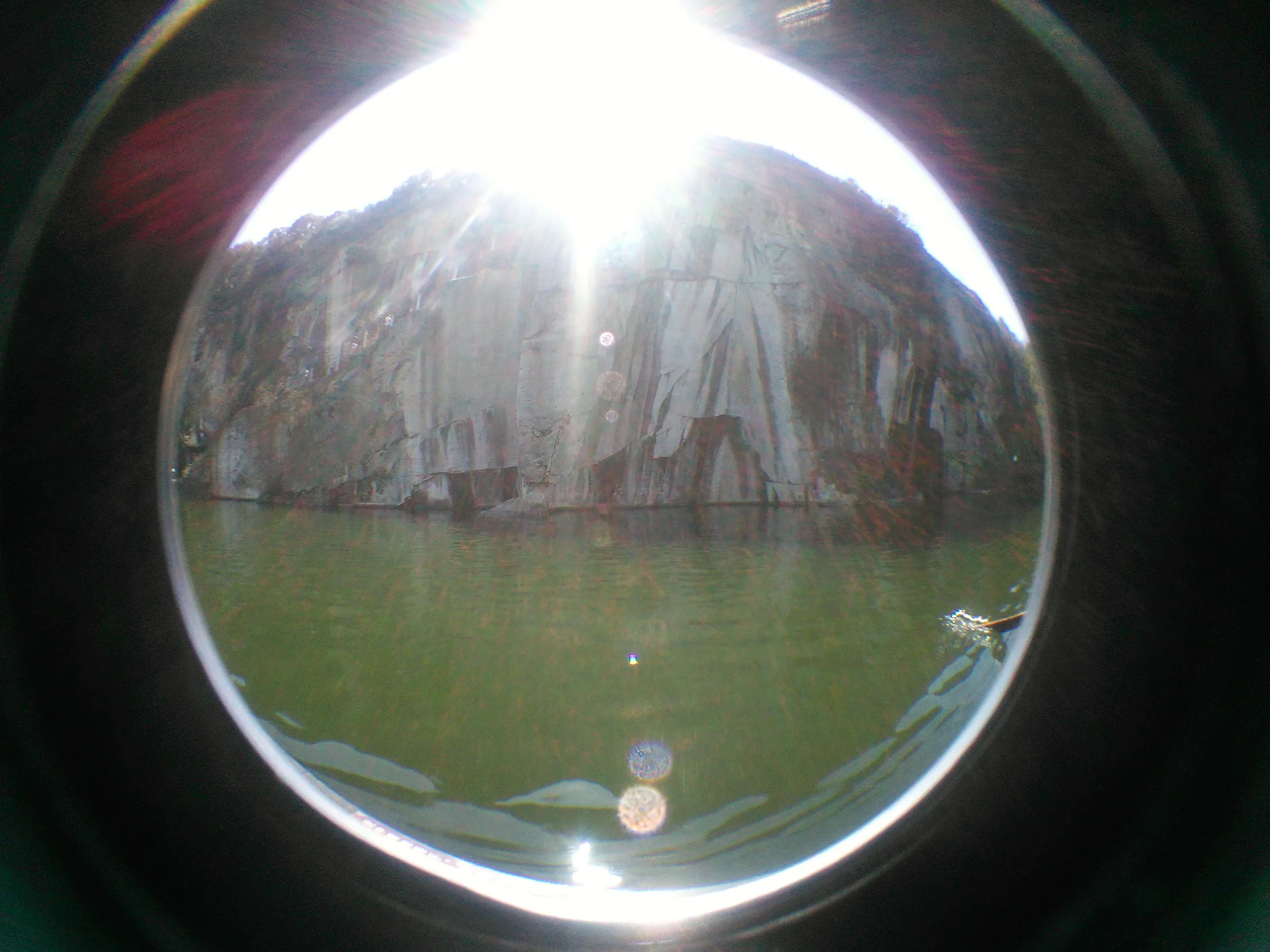 ボートからの東湖風景