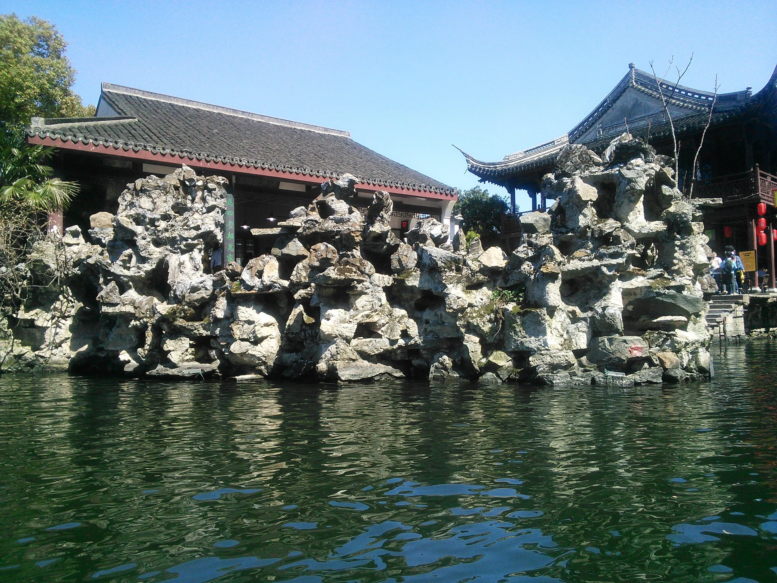 ボートからの東湖の風景