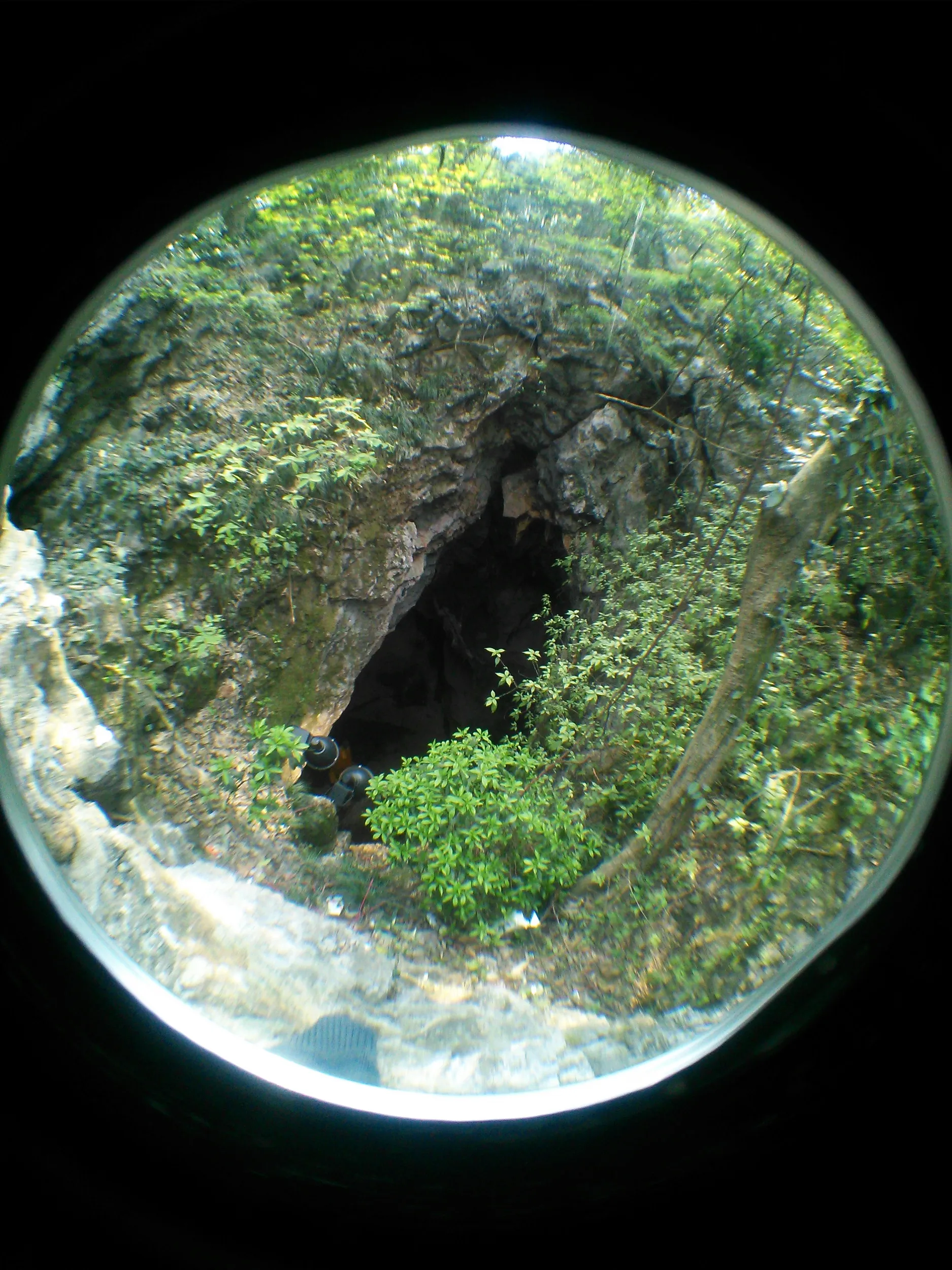 玉皇山へ登る、紫来洞