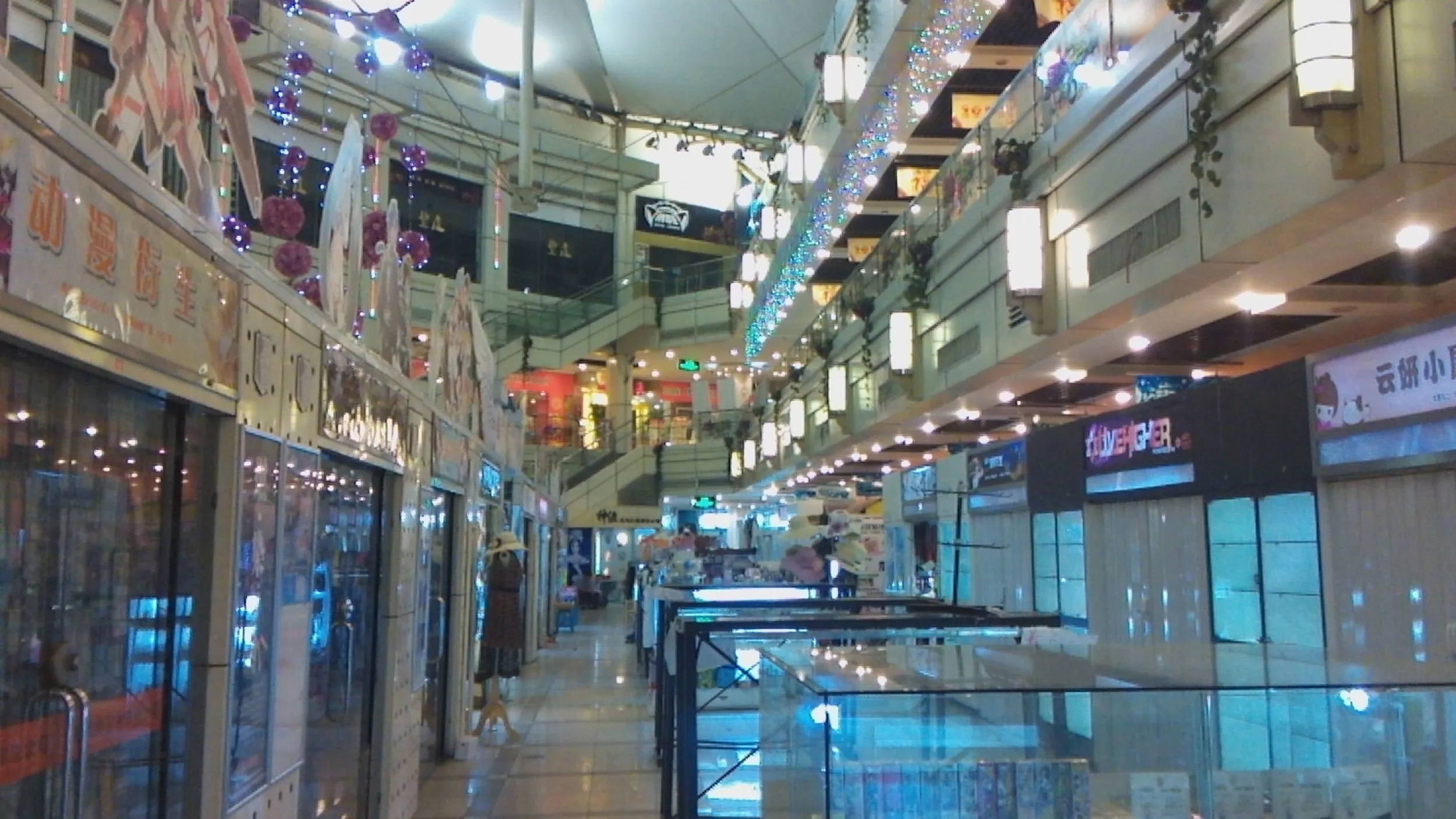 アニメグッズを扱っているビル