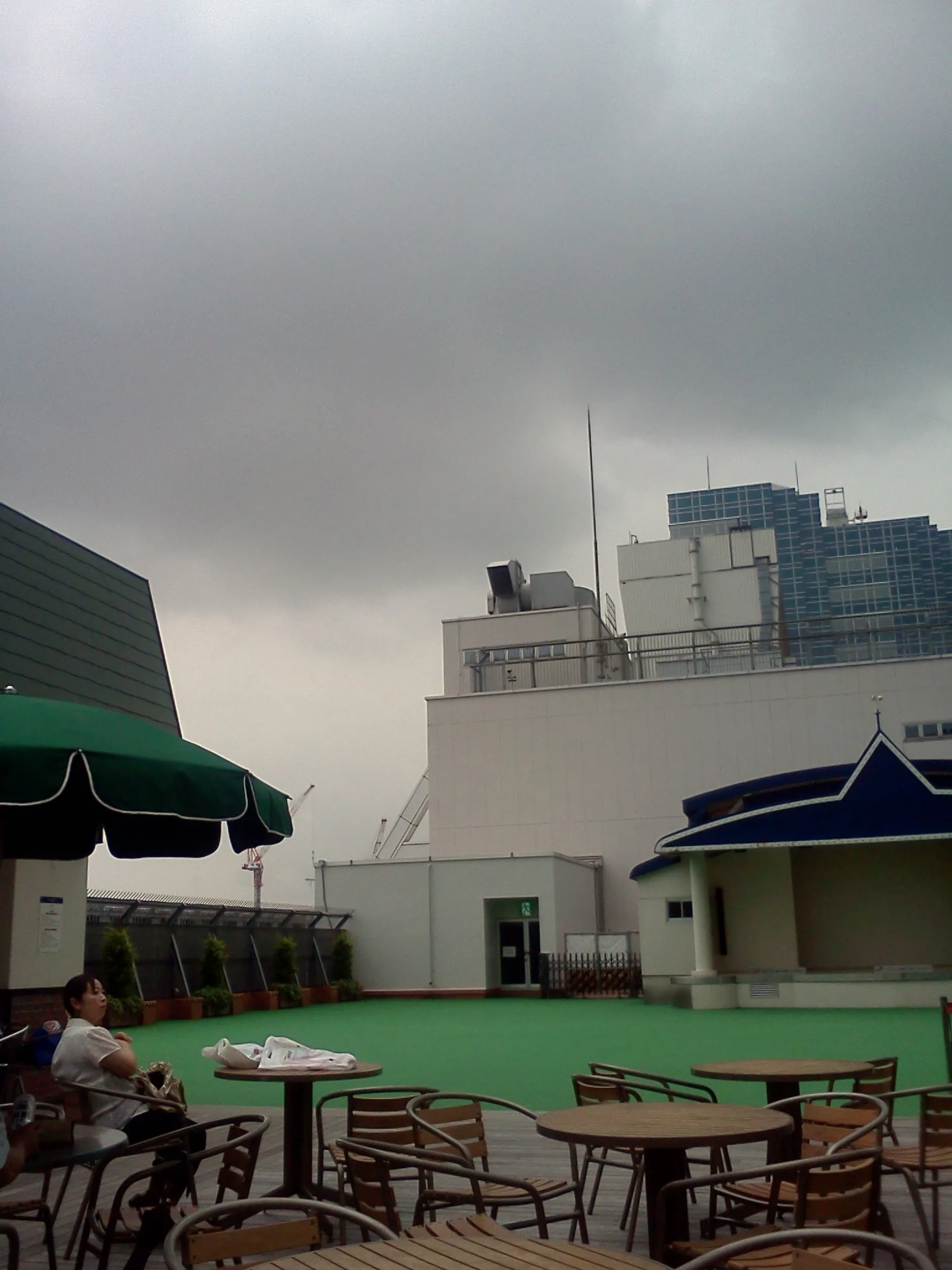 西武屋上でニコ生配信