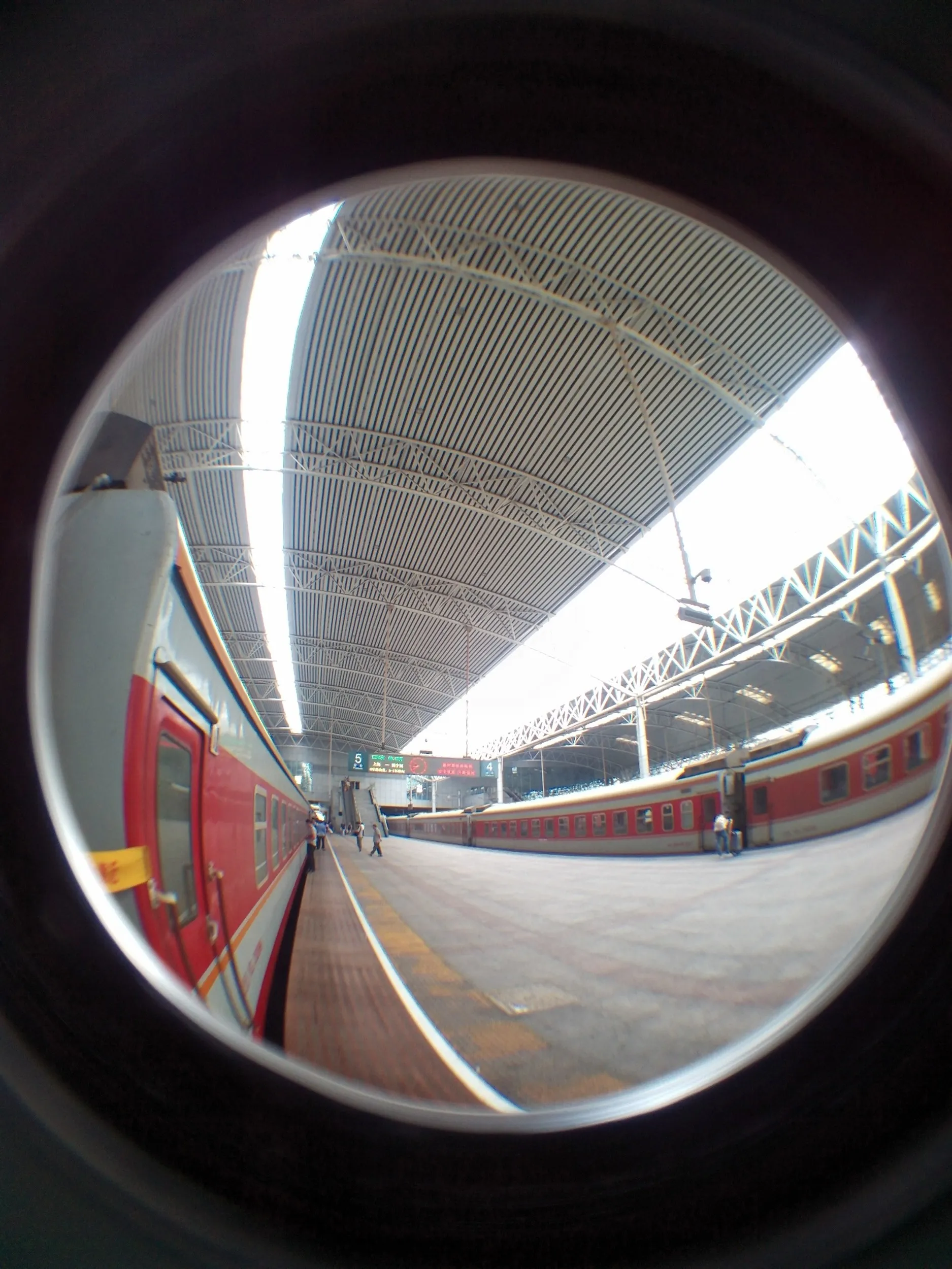 上海駅のホーム