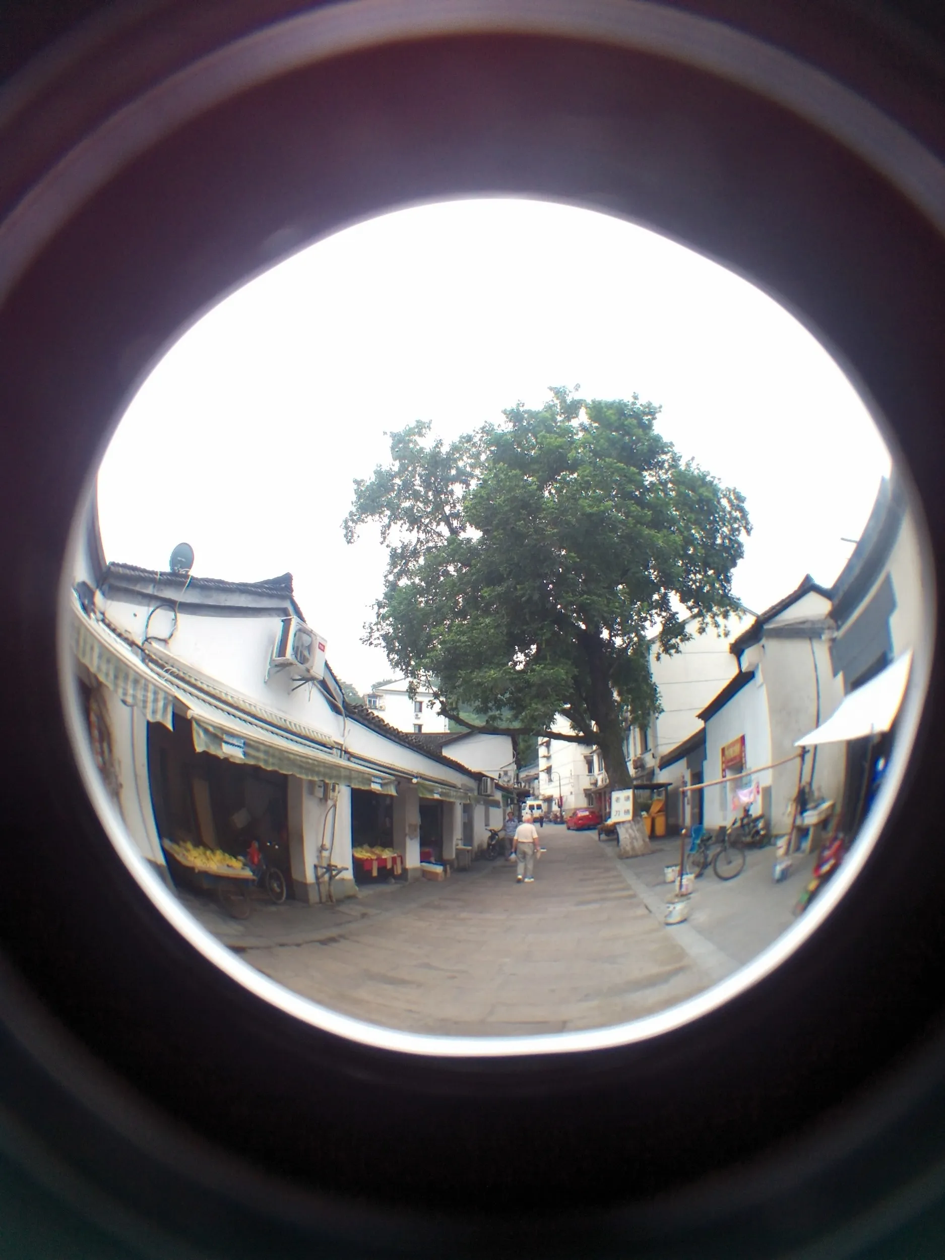 四牌楼付近から吴山を目指す