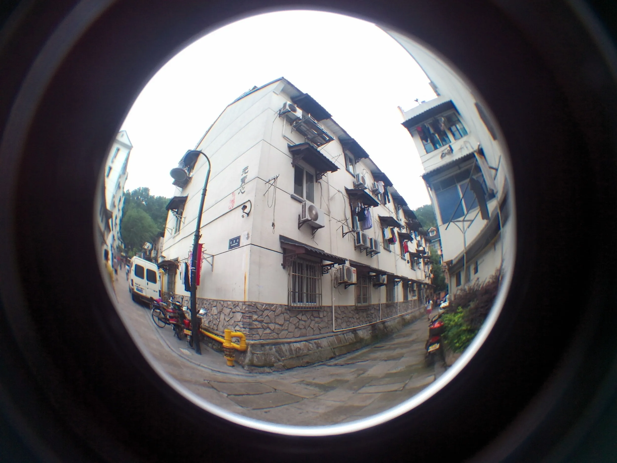 四牌楼付近から吴山を目指す。付近のマンション