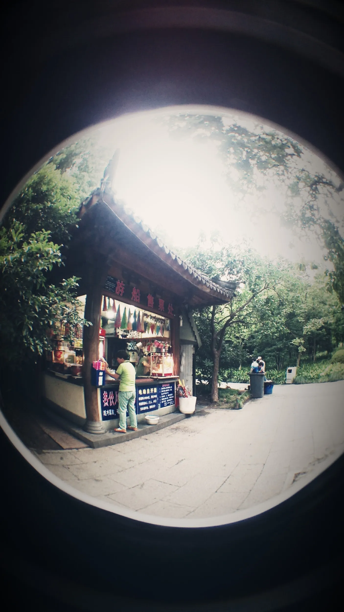 西湖湖畔の売店