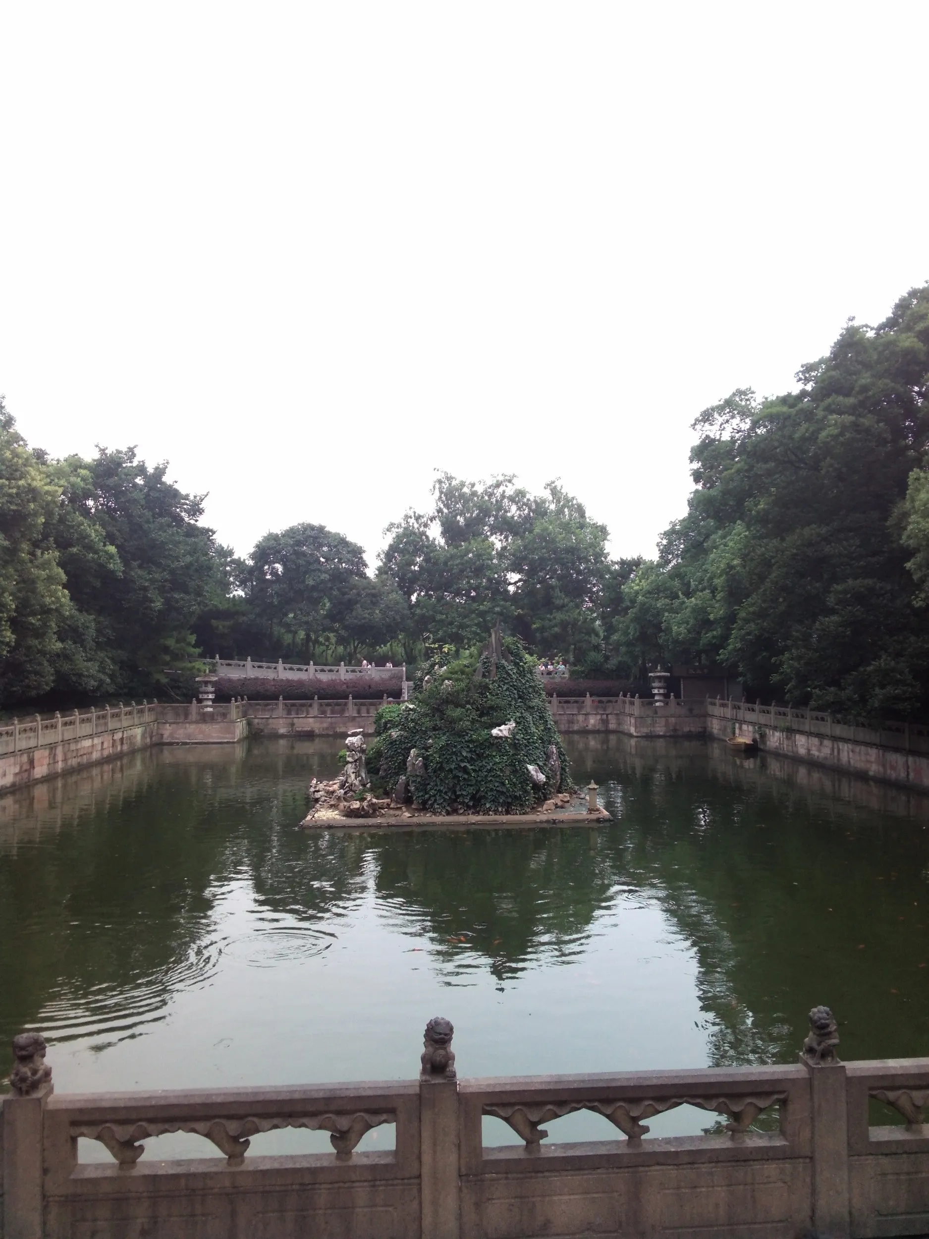 雷峰塔付近の風景