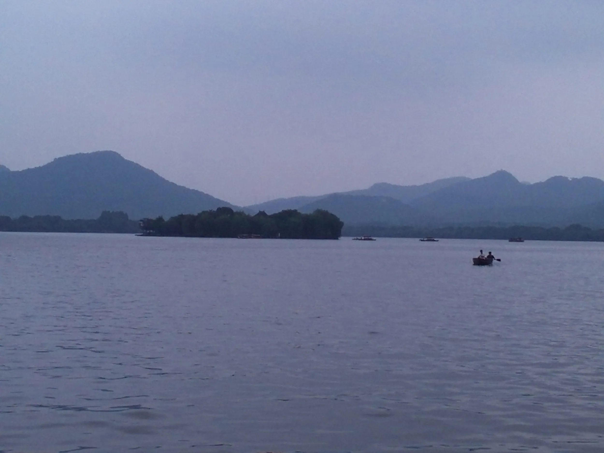 月波亭から望む西湖の風景