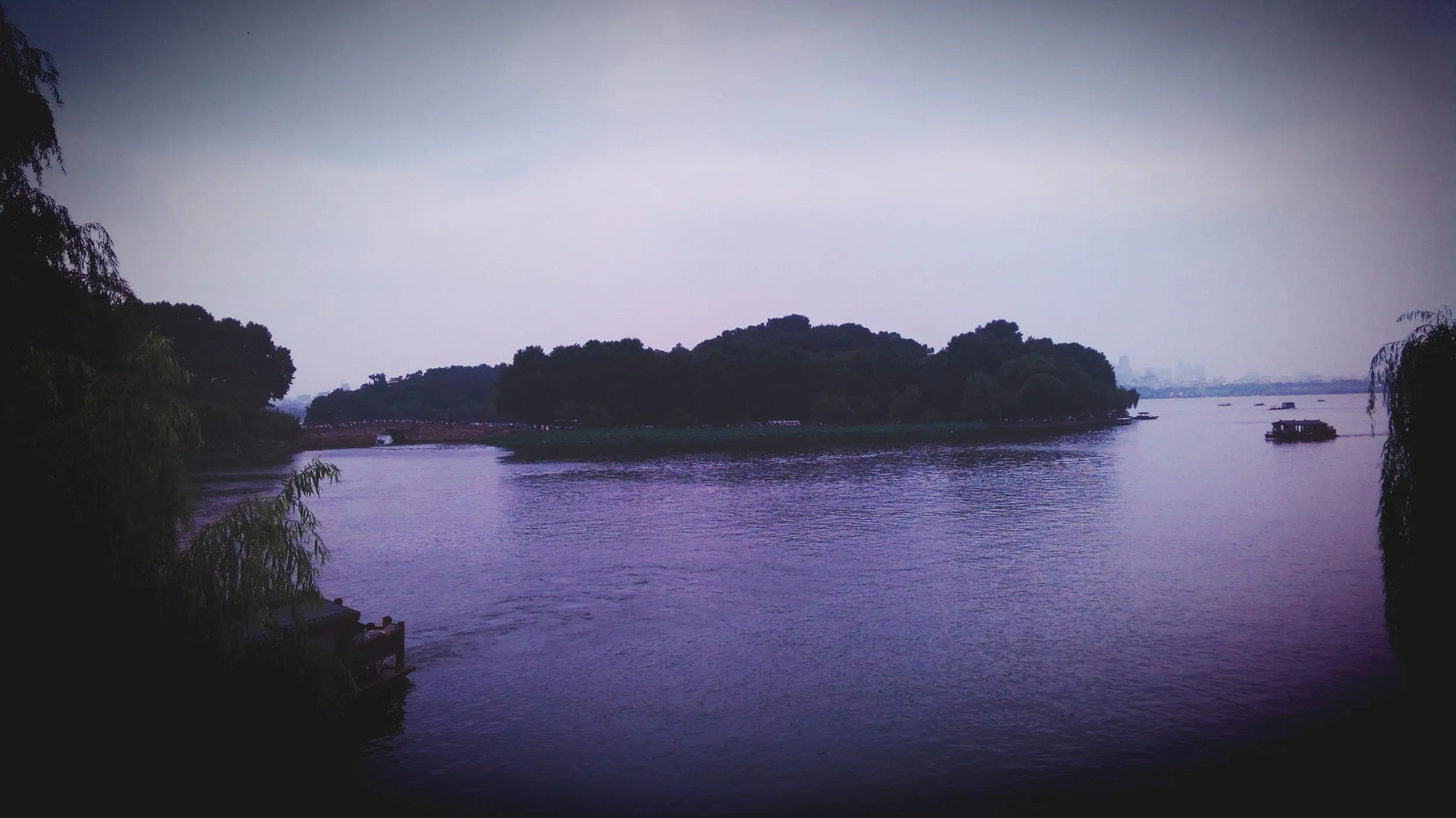 蘇堤から眺めた西湖の風景