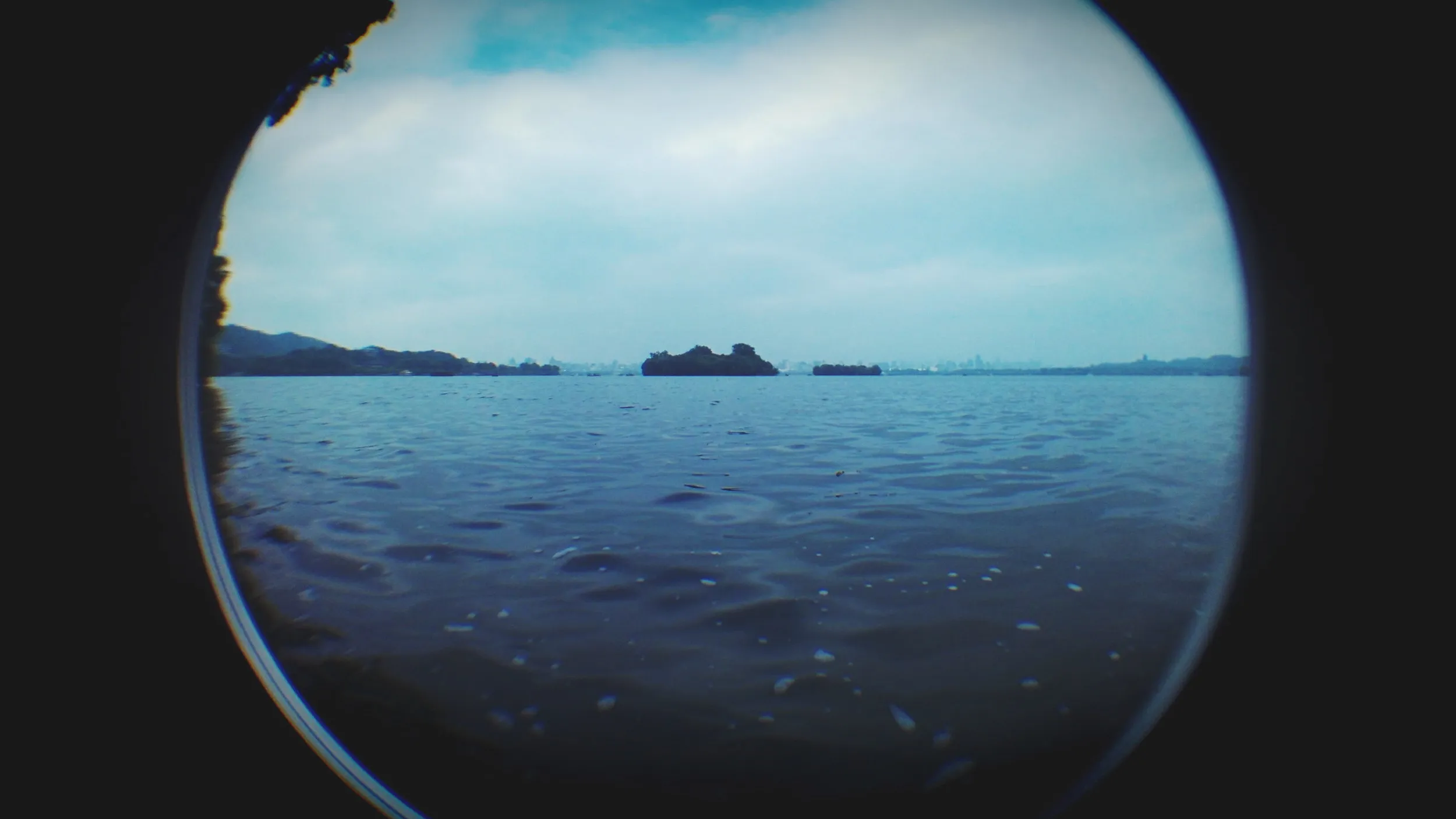 蘇堤から眺めた西湖の風景