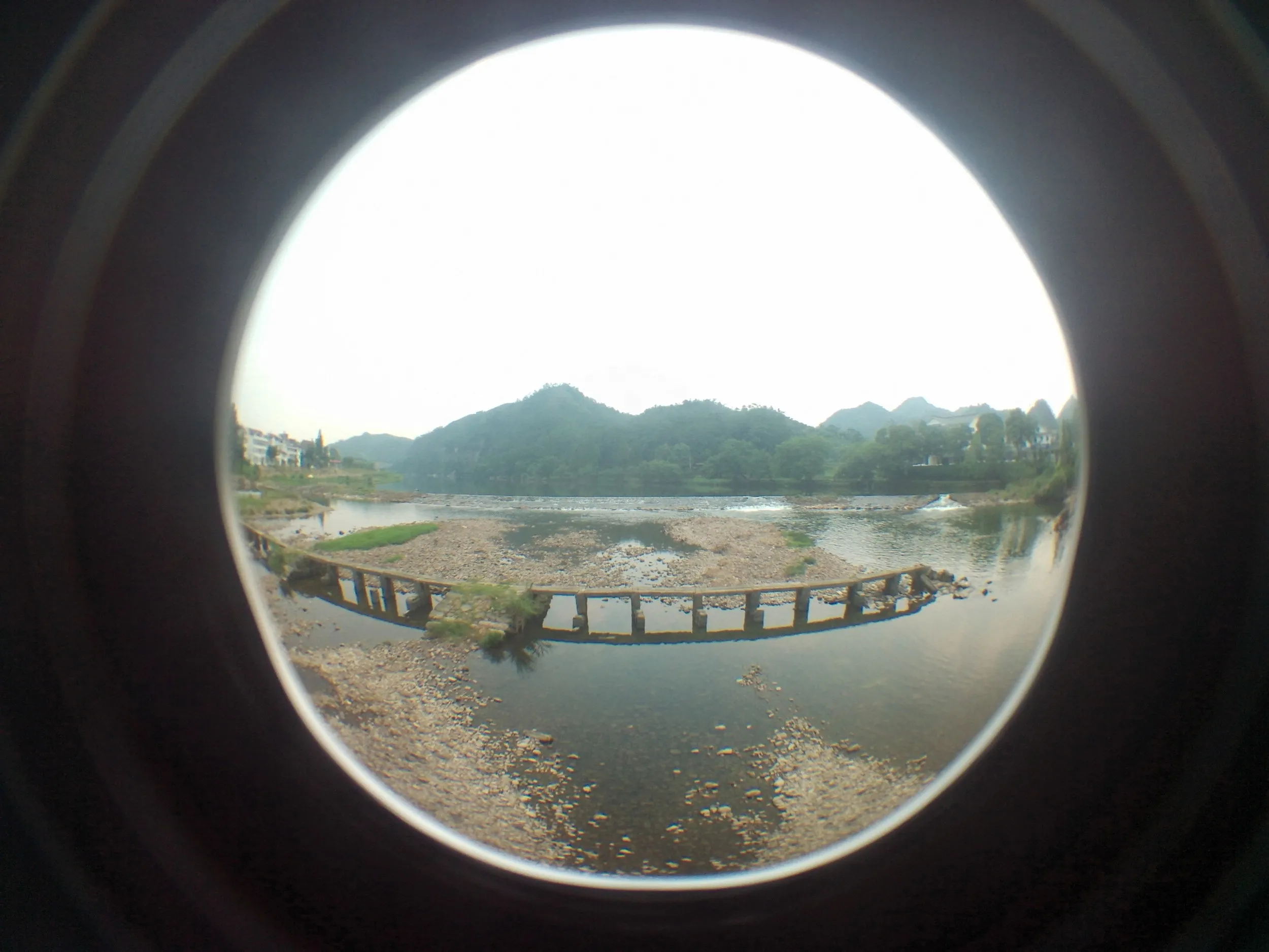 小赤壁の川にかかる石橋