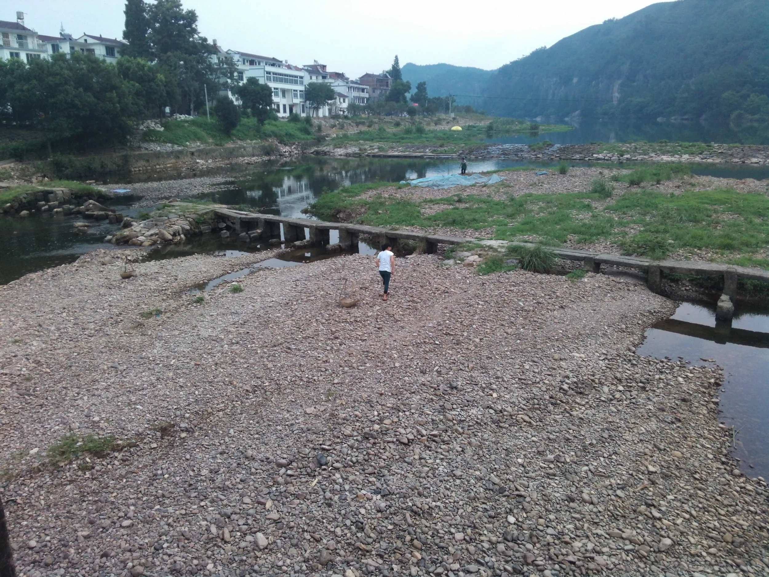 小赤壁の川にかかる石橋