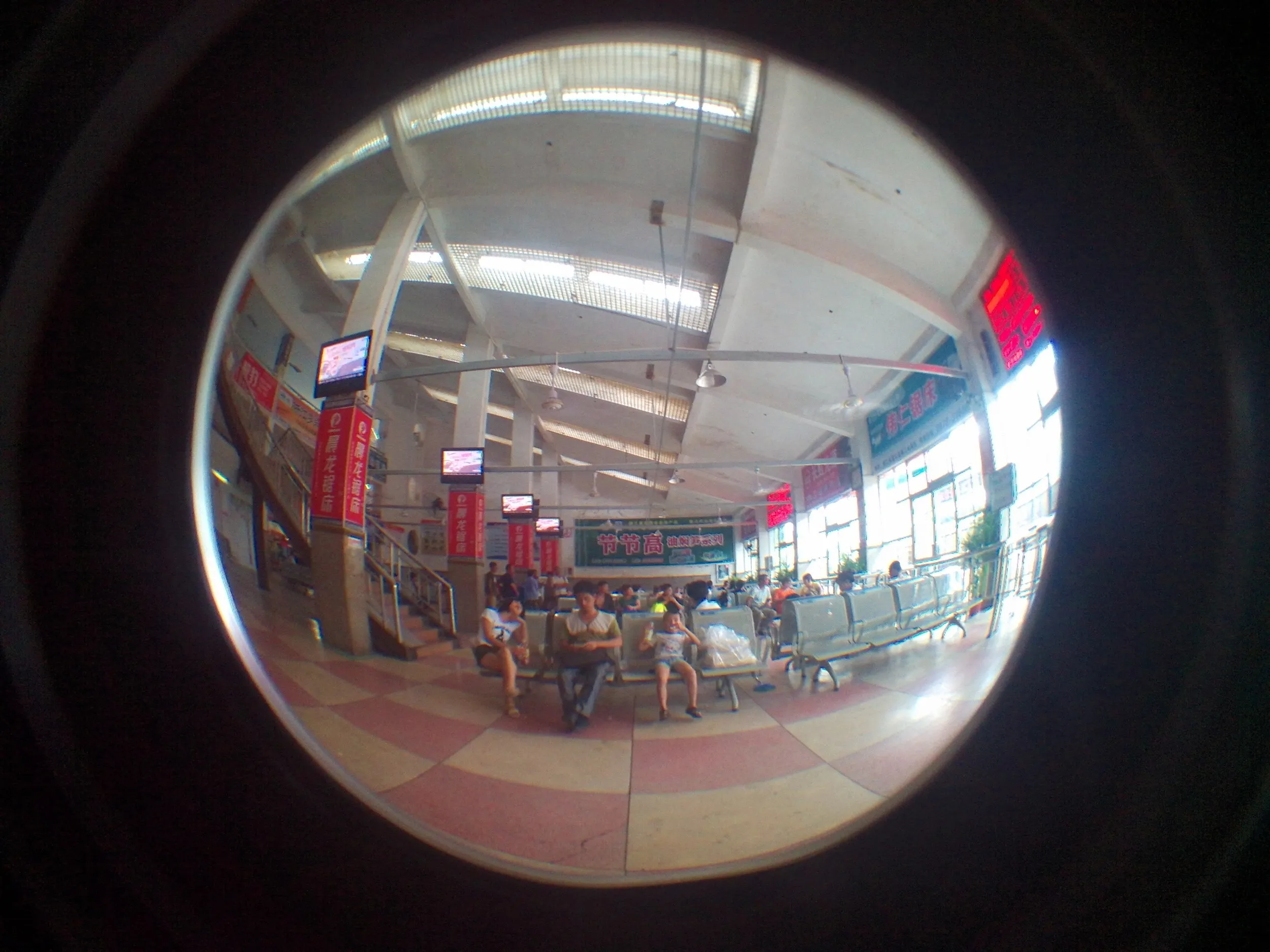 縉雲駅の待合室