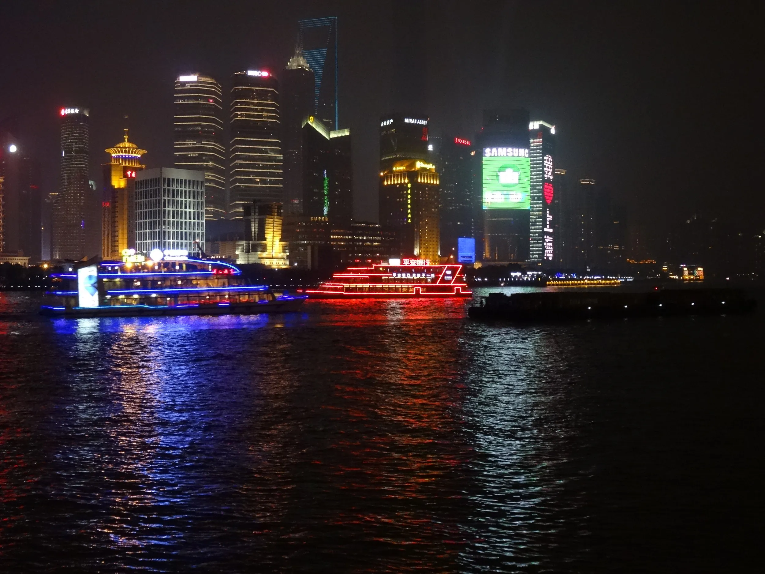 黄浦江の照り返しが綺麗