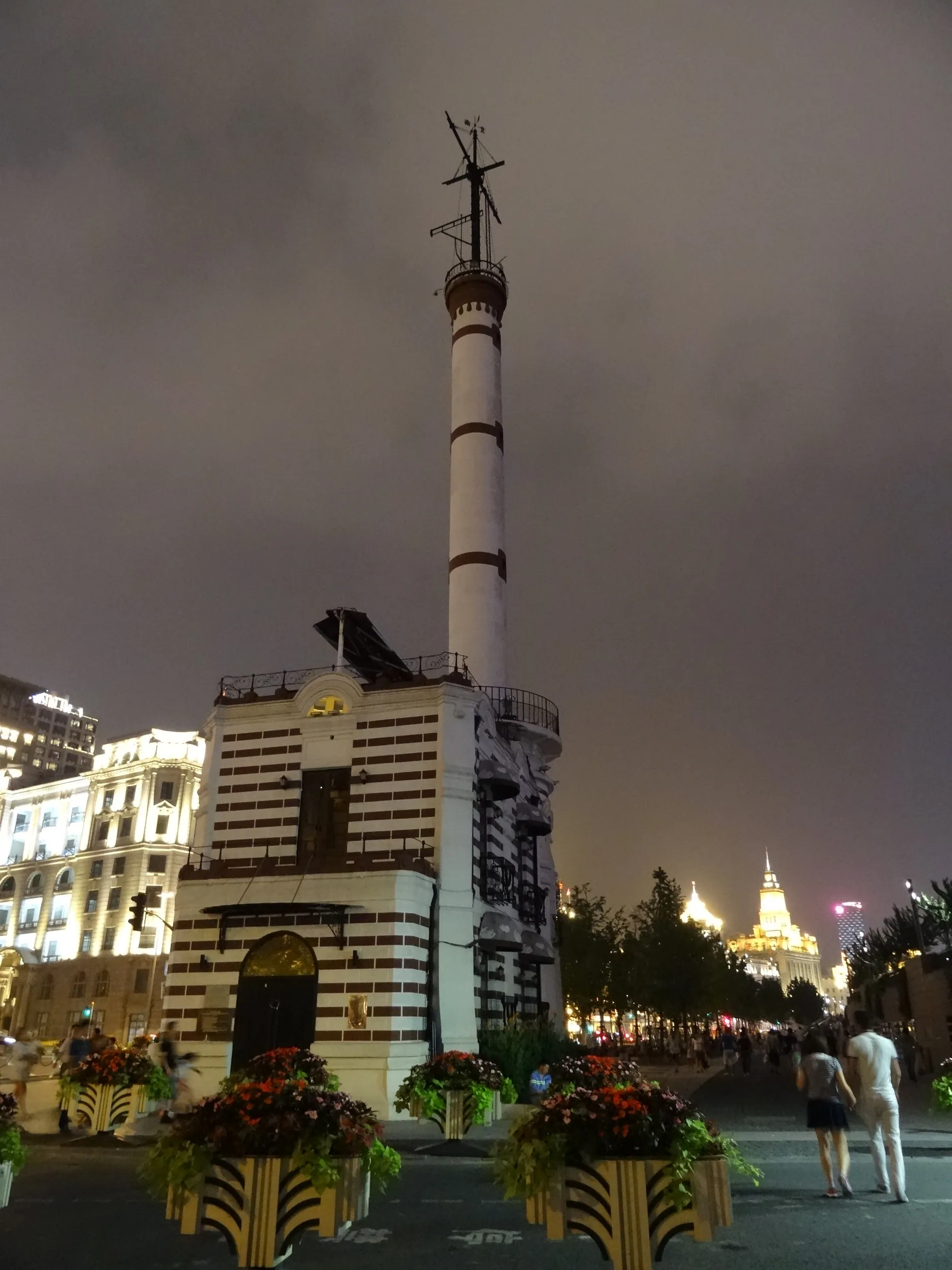 夜の外灘を散歩