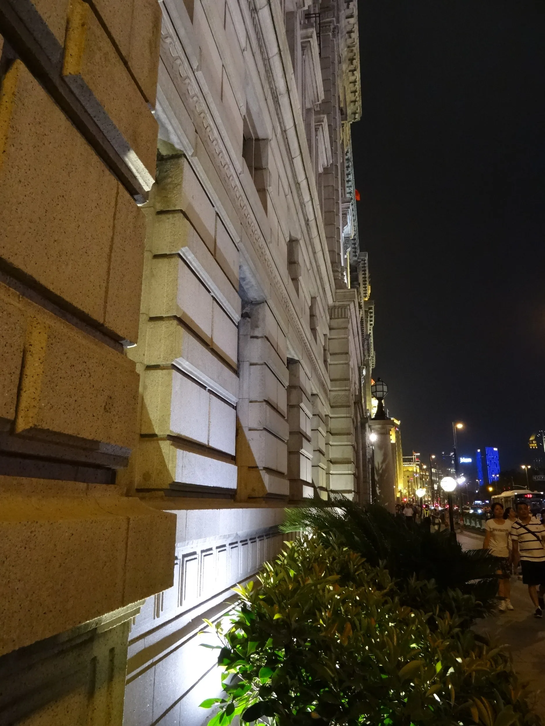 夜の外灘を散歩