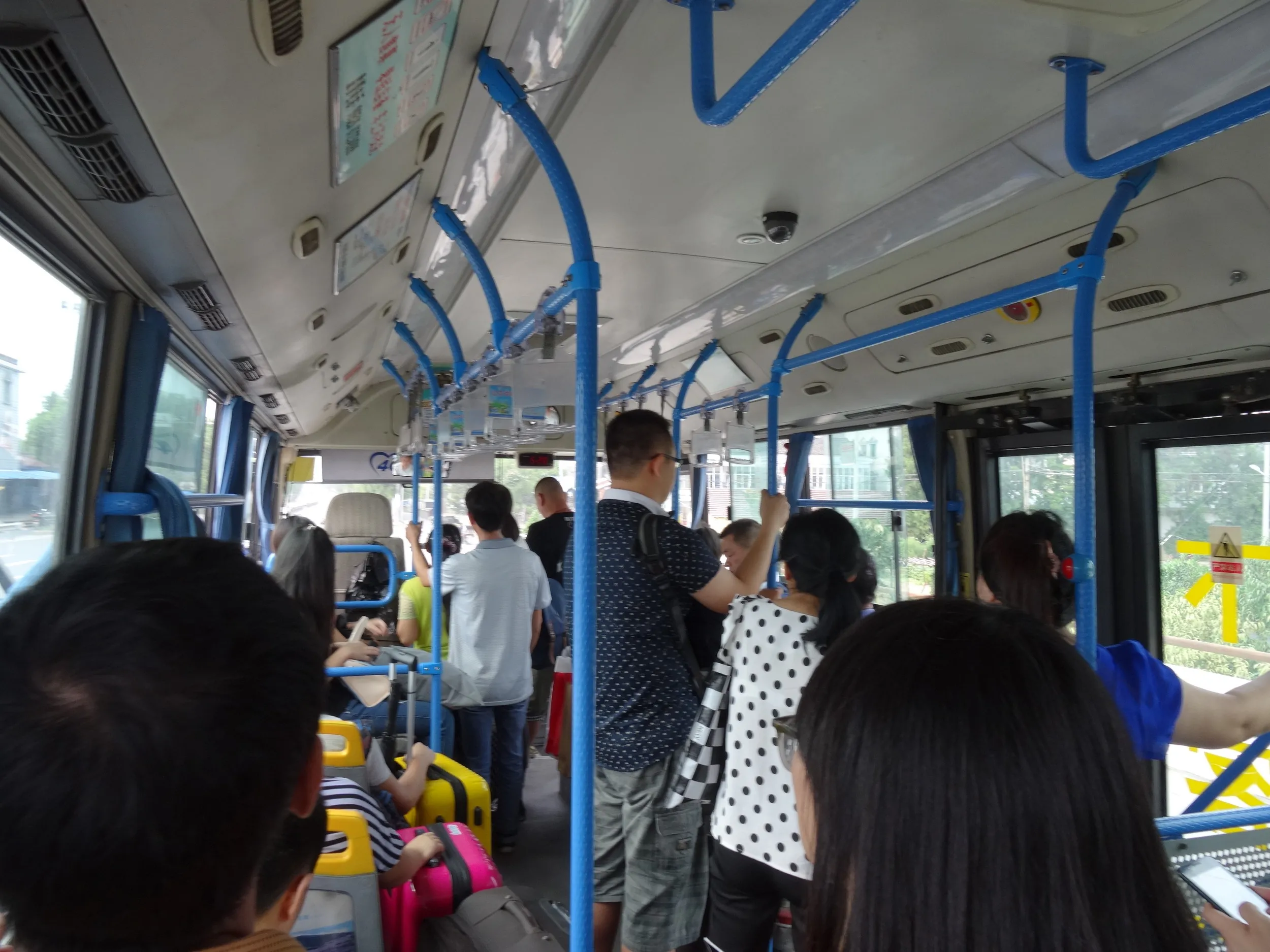 バスで海寧西駅へ戻る