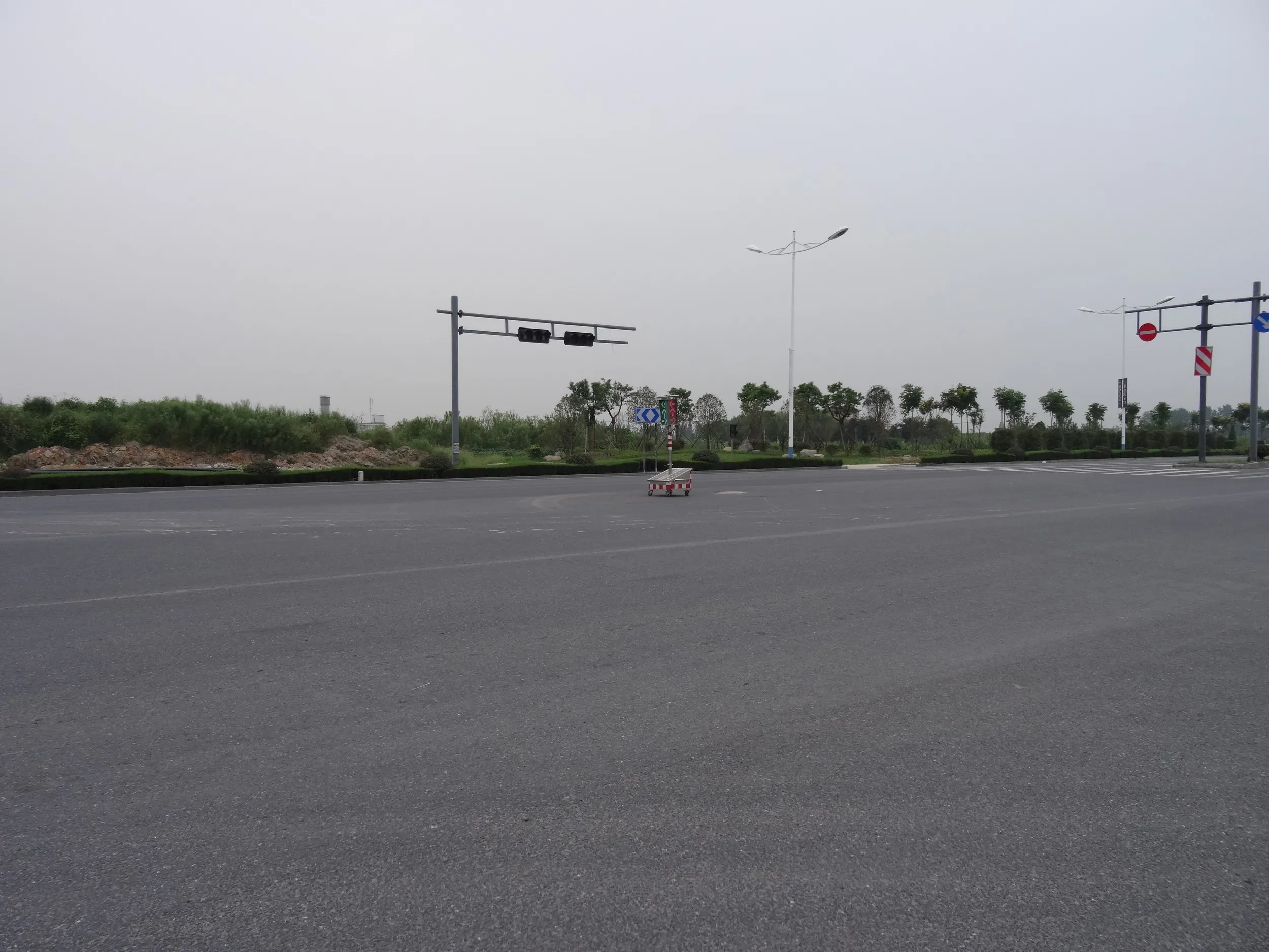 老庄村から徒歩で海寧西駅へ向かう