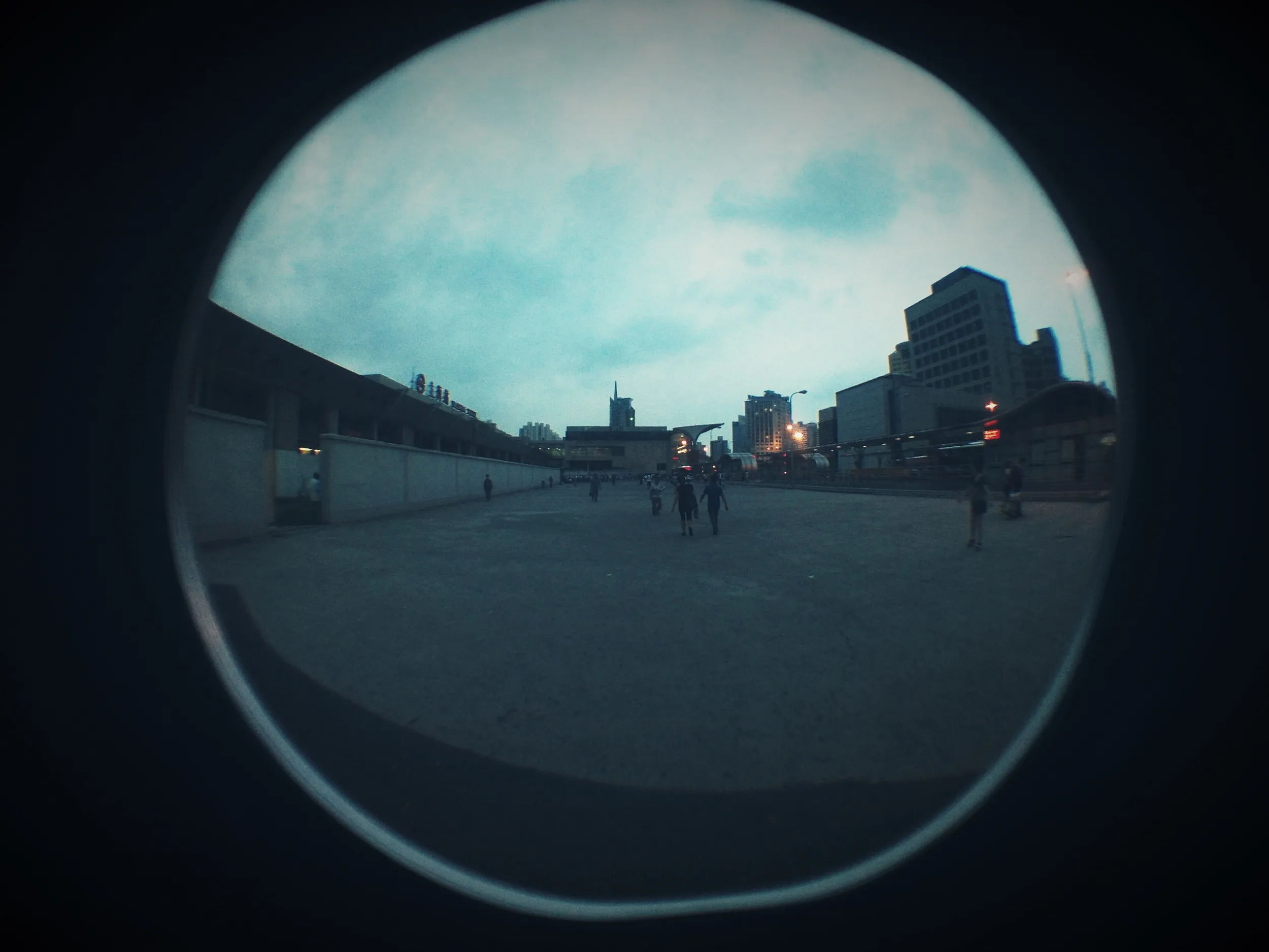 上海駅北口で切符を購入