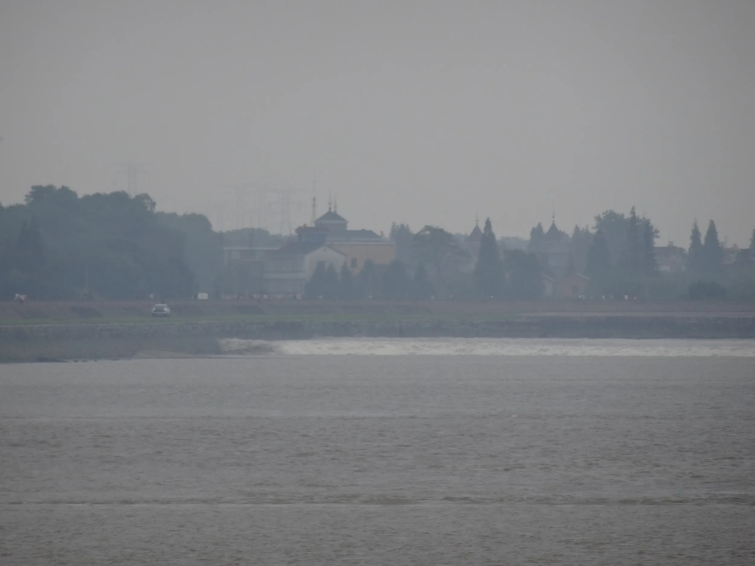 銭塘江の大潮・逆流を見る