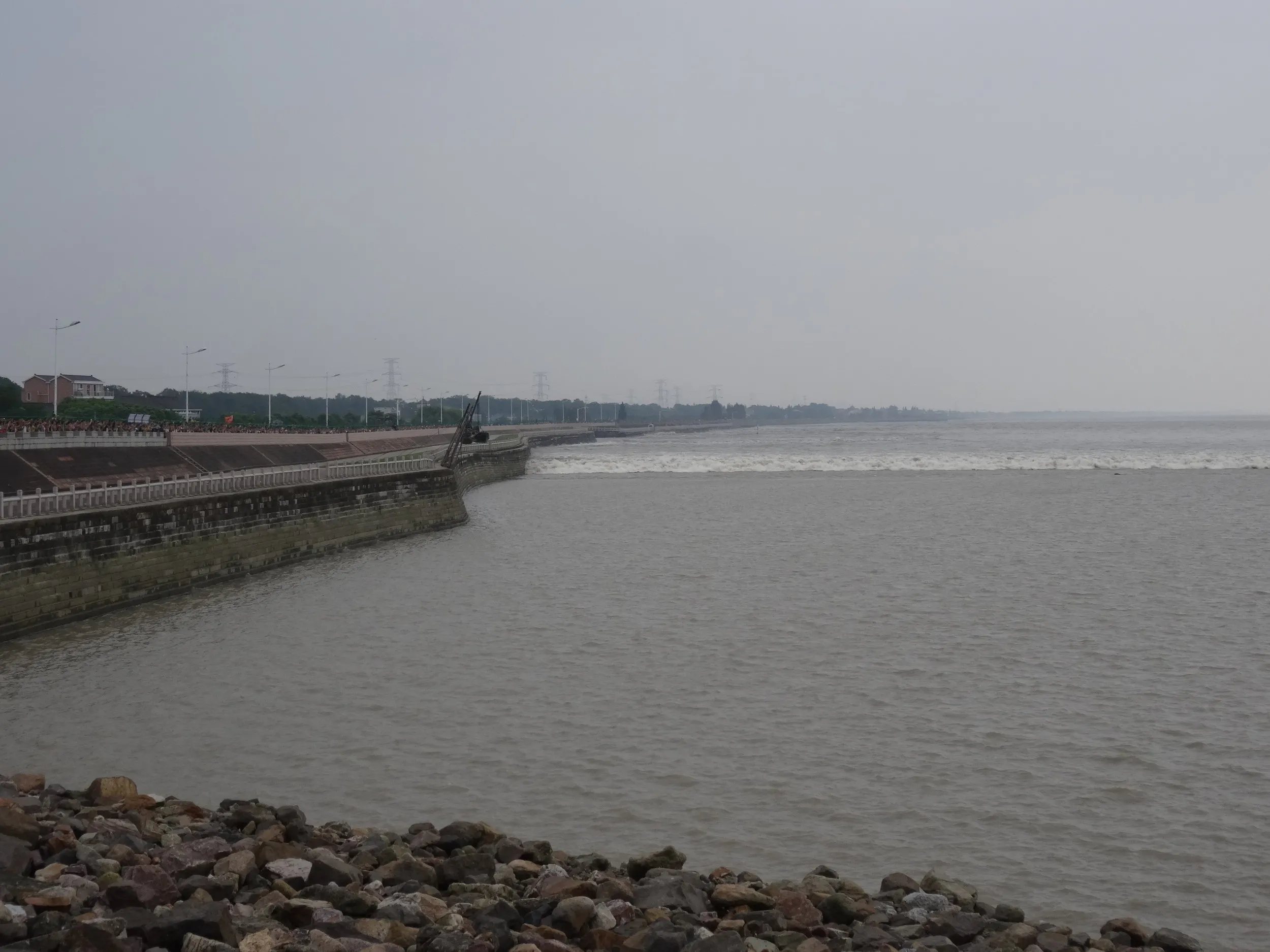 銭塘江の大潮・逆流を見る