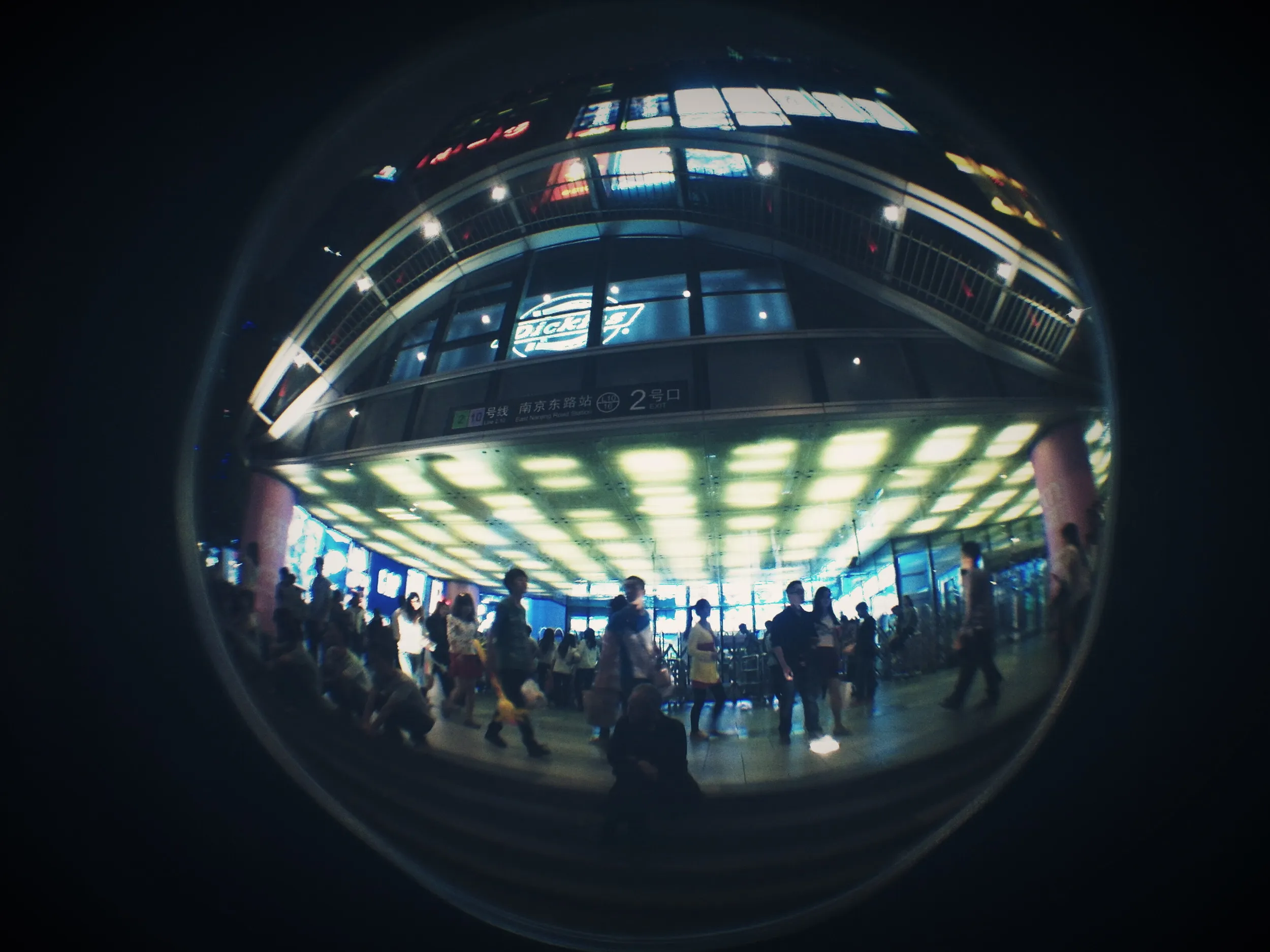 夜の上海を彷徨う