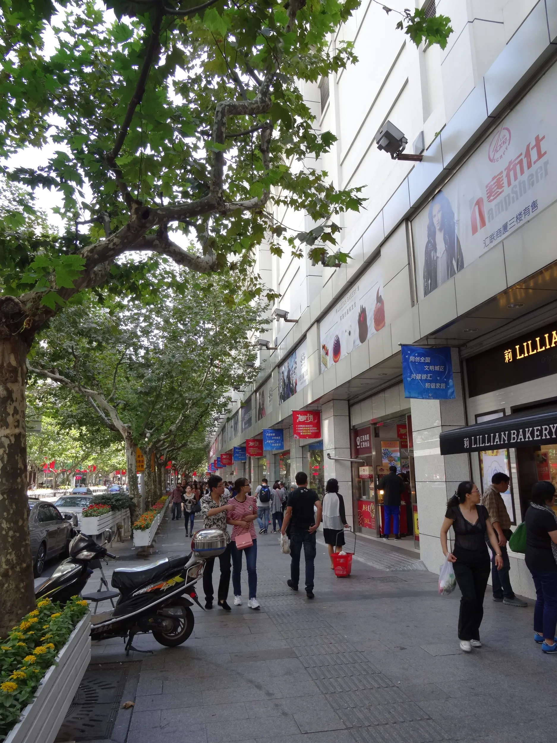 四川北路の地下鉄駅付近