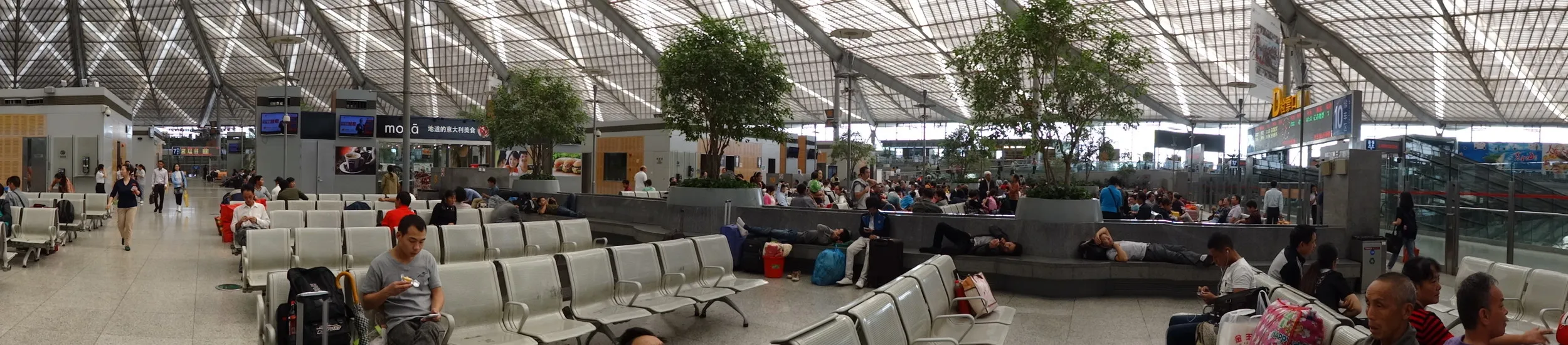 上海南駅の待合室のパノラマ