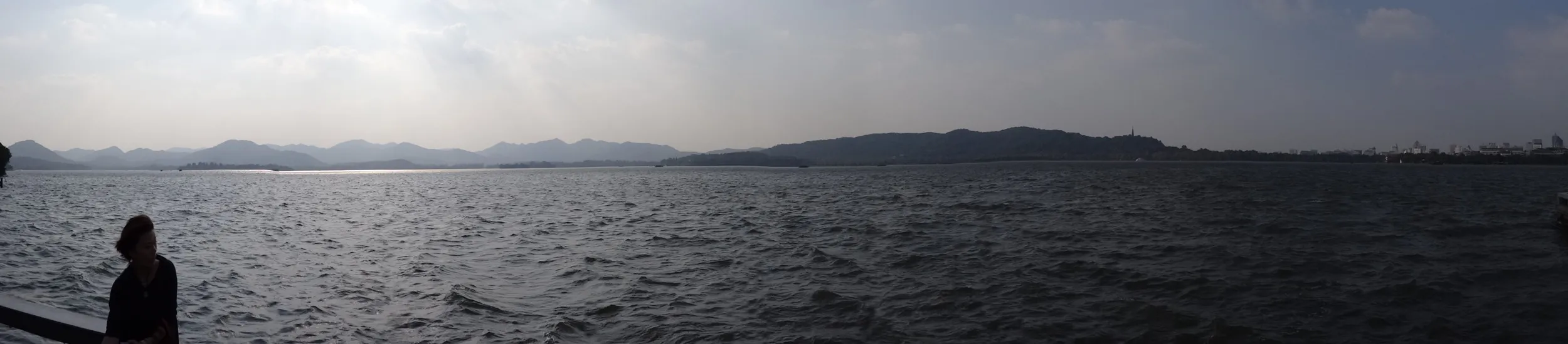 西湖のパノラマ写真