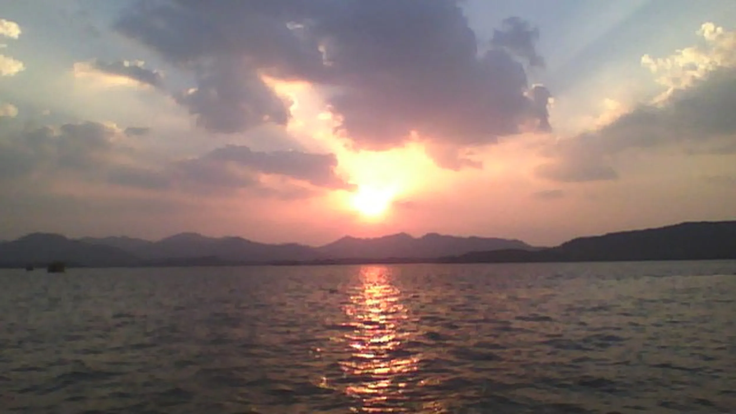 きれいな夕焼け空と夕日