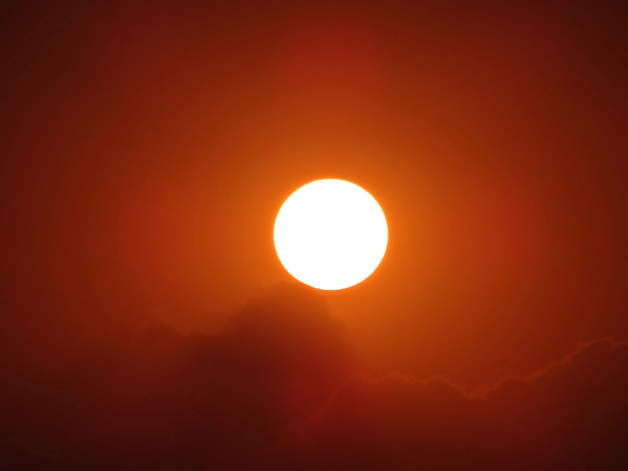 きれいな夕焼け空と夕日