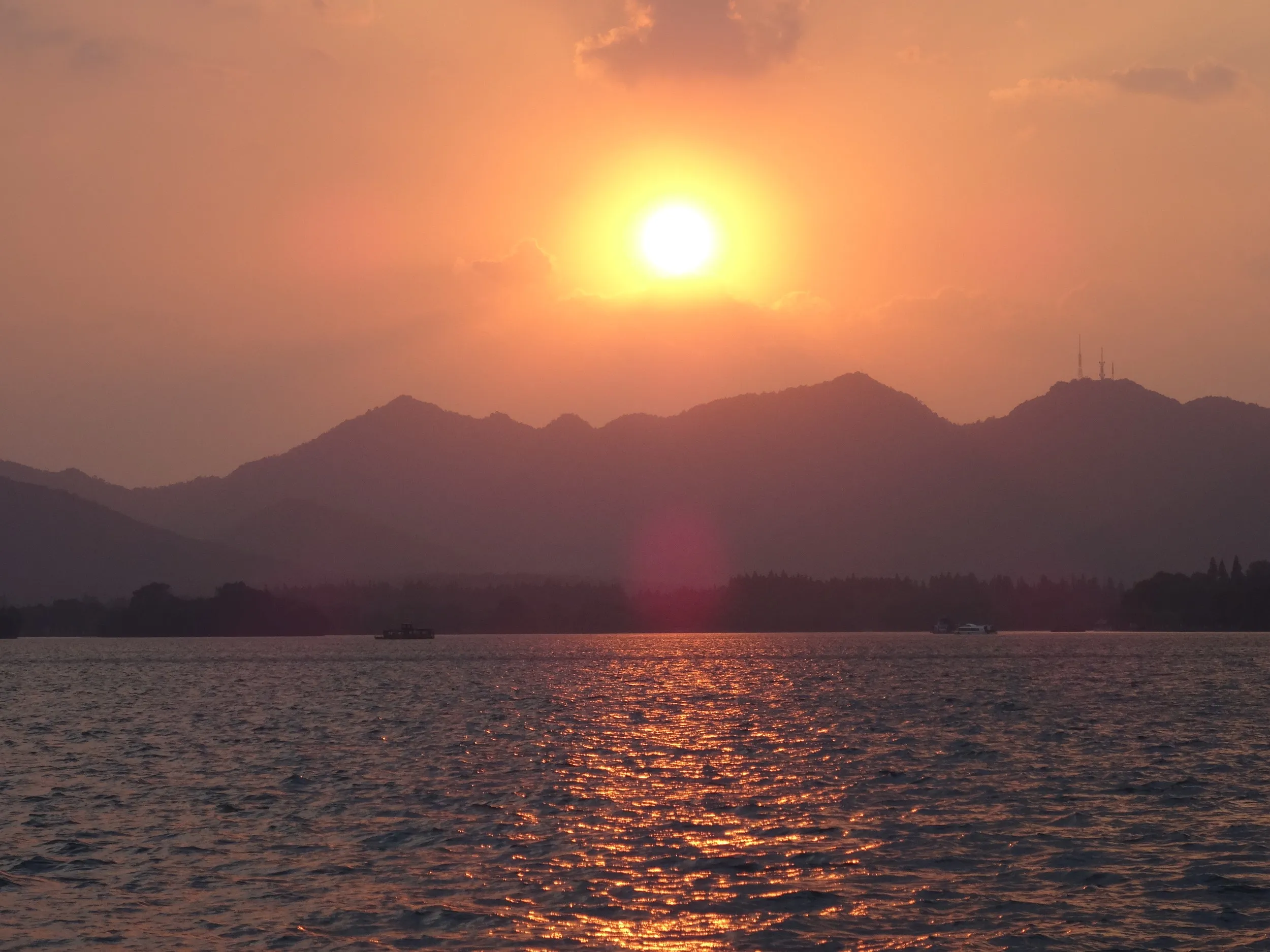 きれいな夕焼け空と夕日