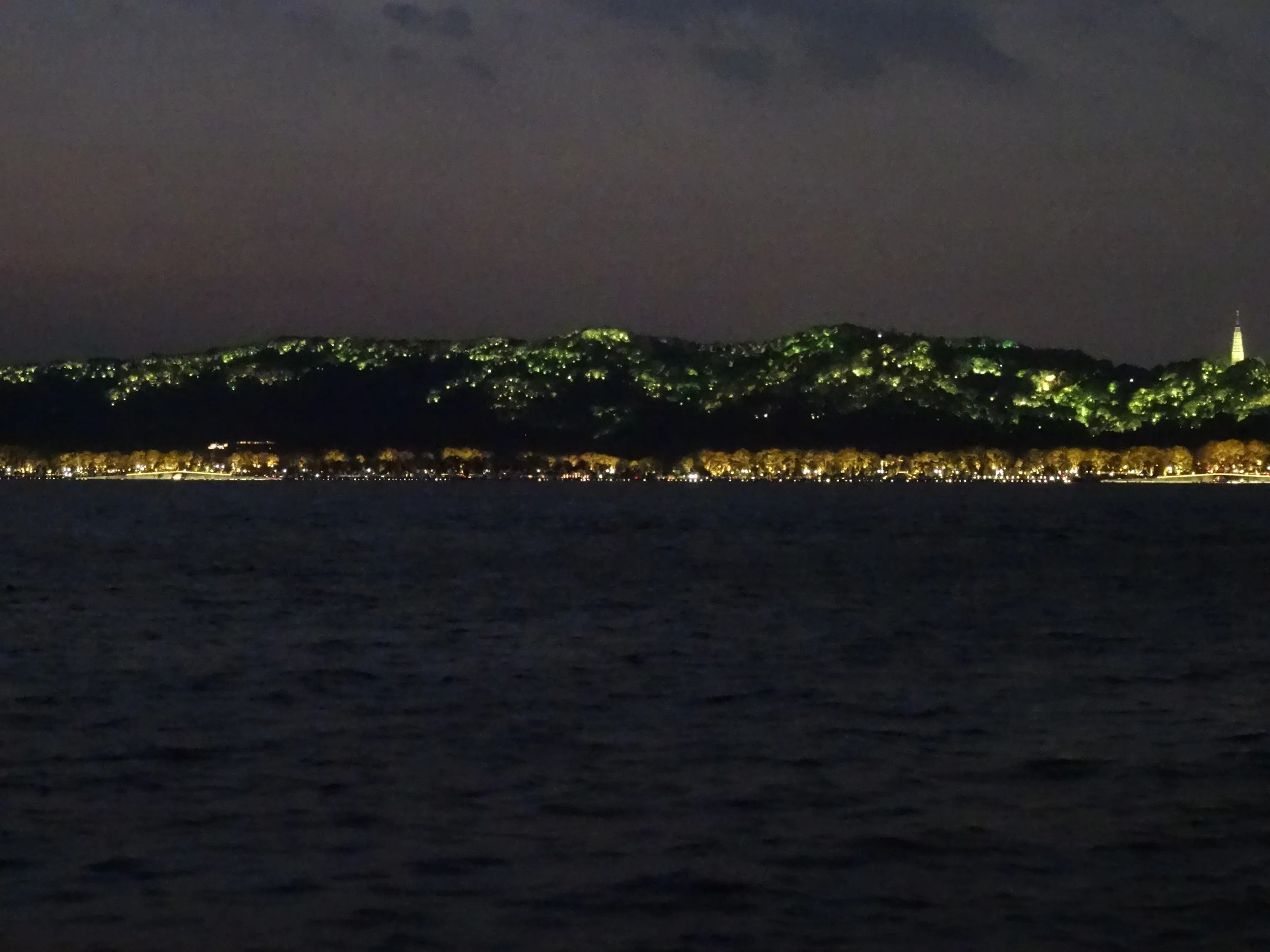 西湖の夜景