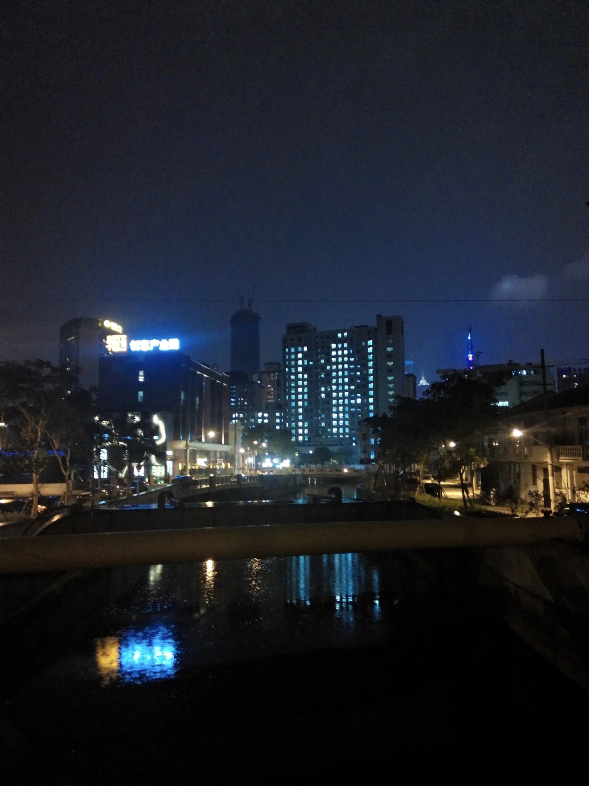 南蘇州路から上海の夜景