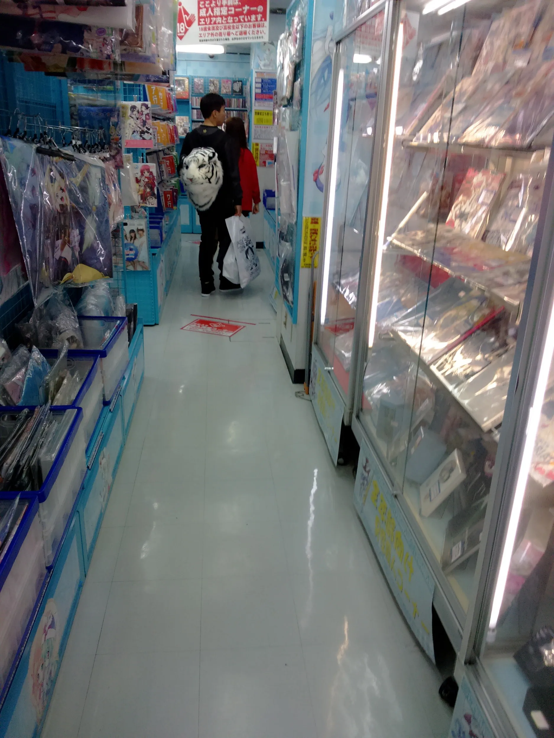 アニメショップで買い物