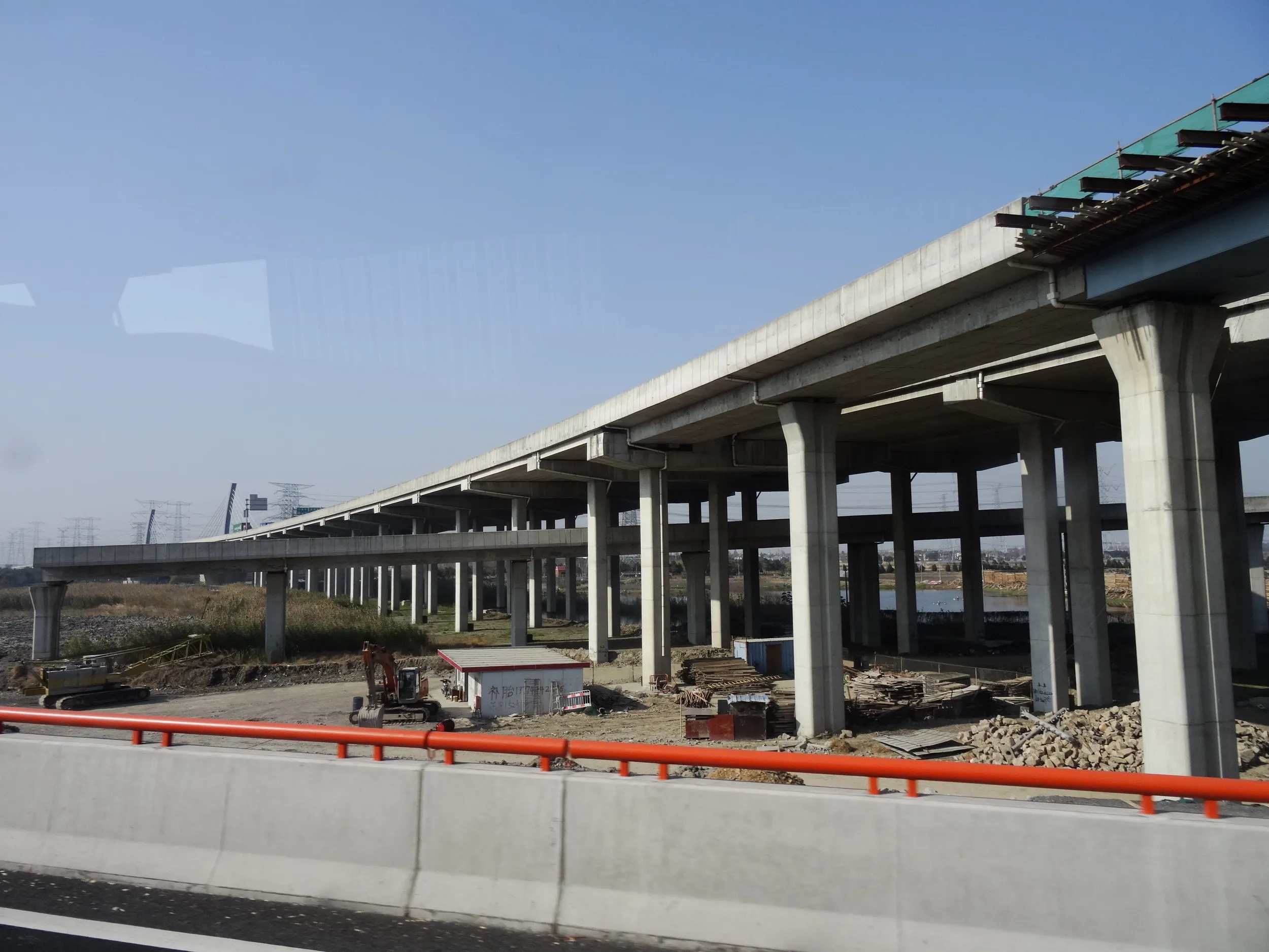 高速バスで杭州へ向かう