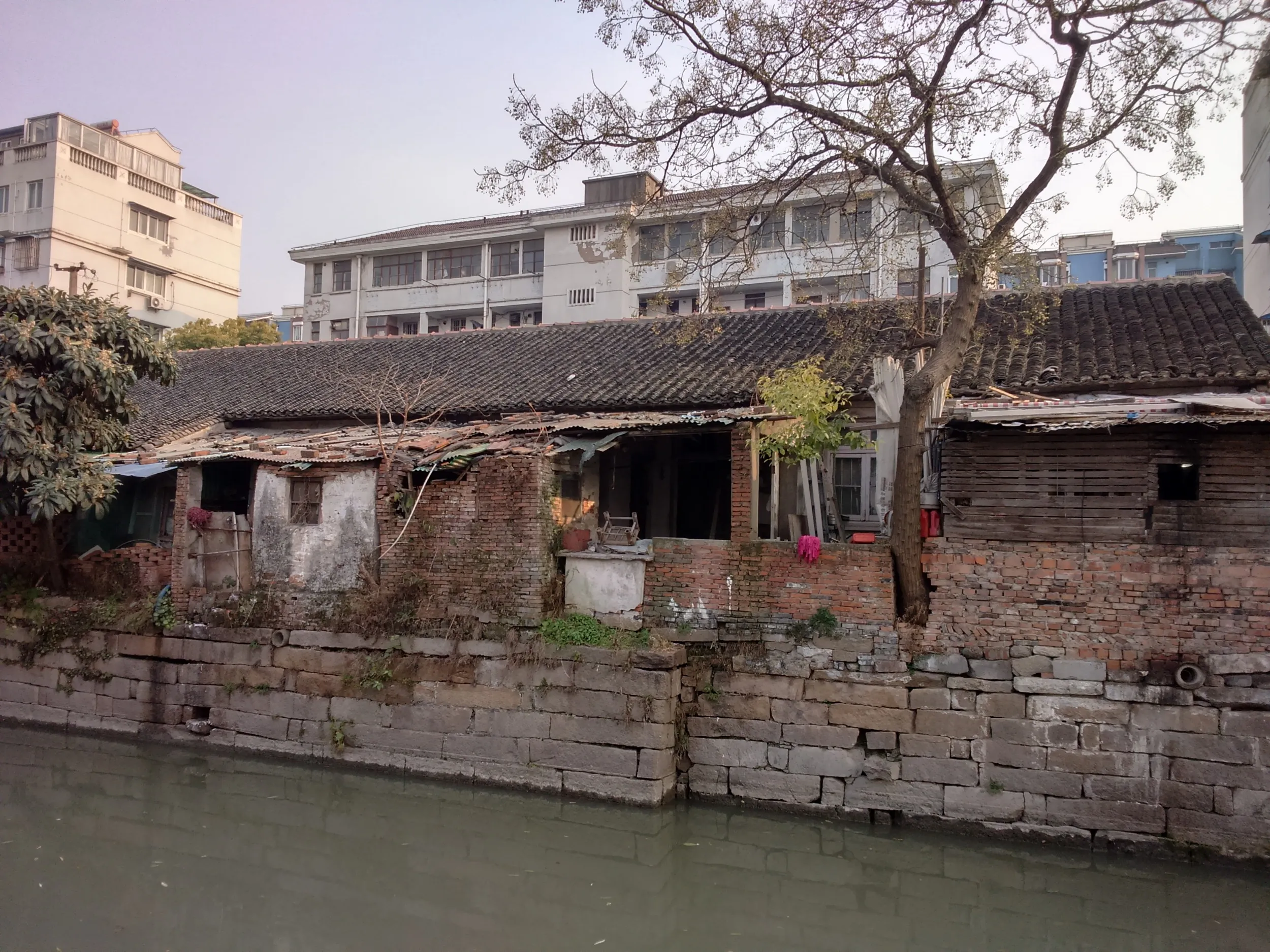 アンダーグラウンドな一角