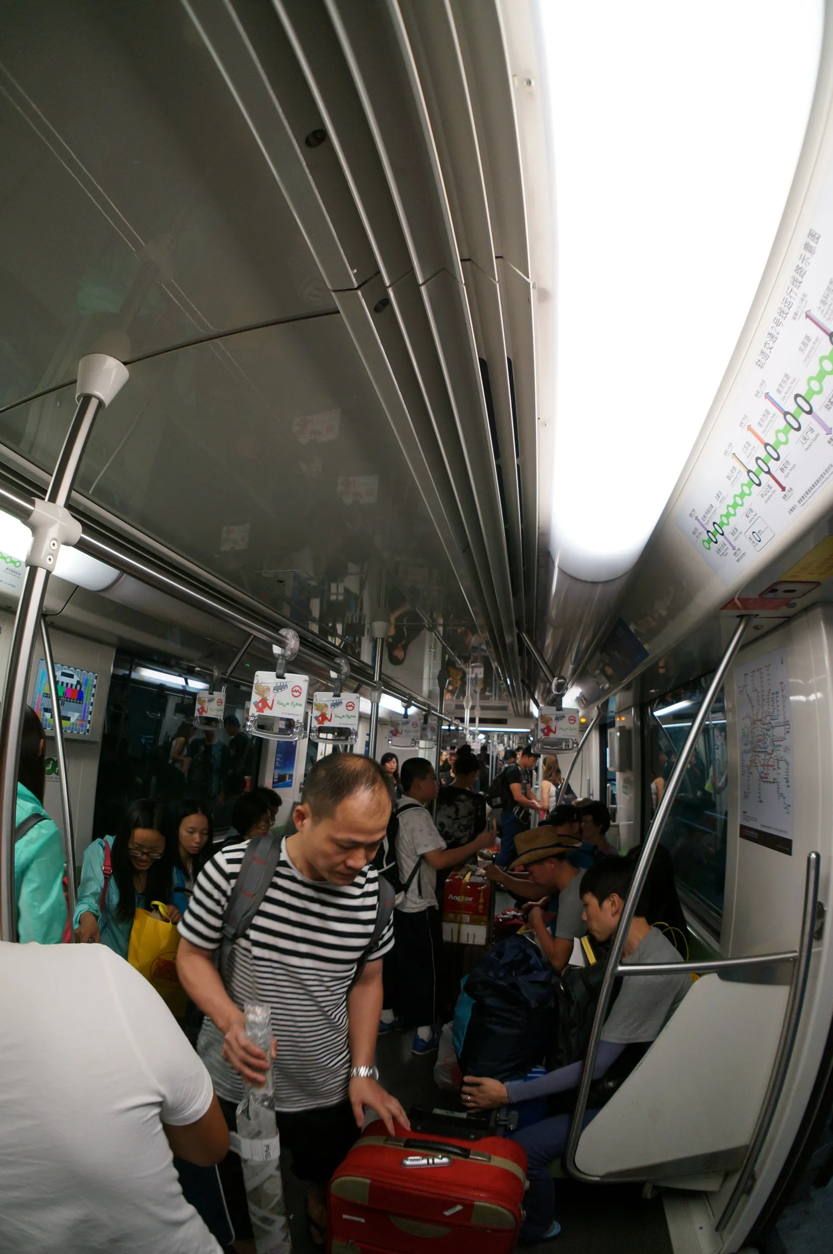 地下鉄で上海市内へ