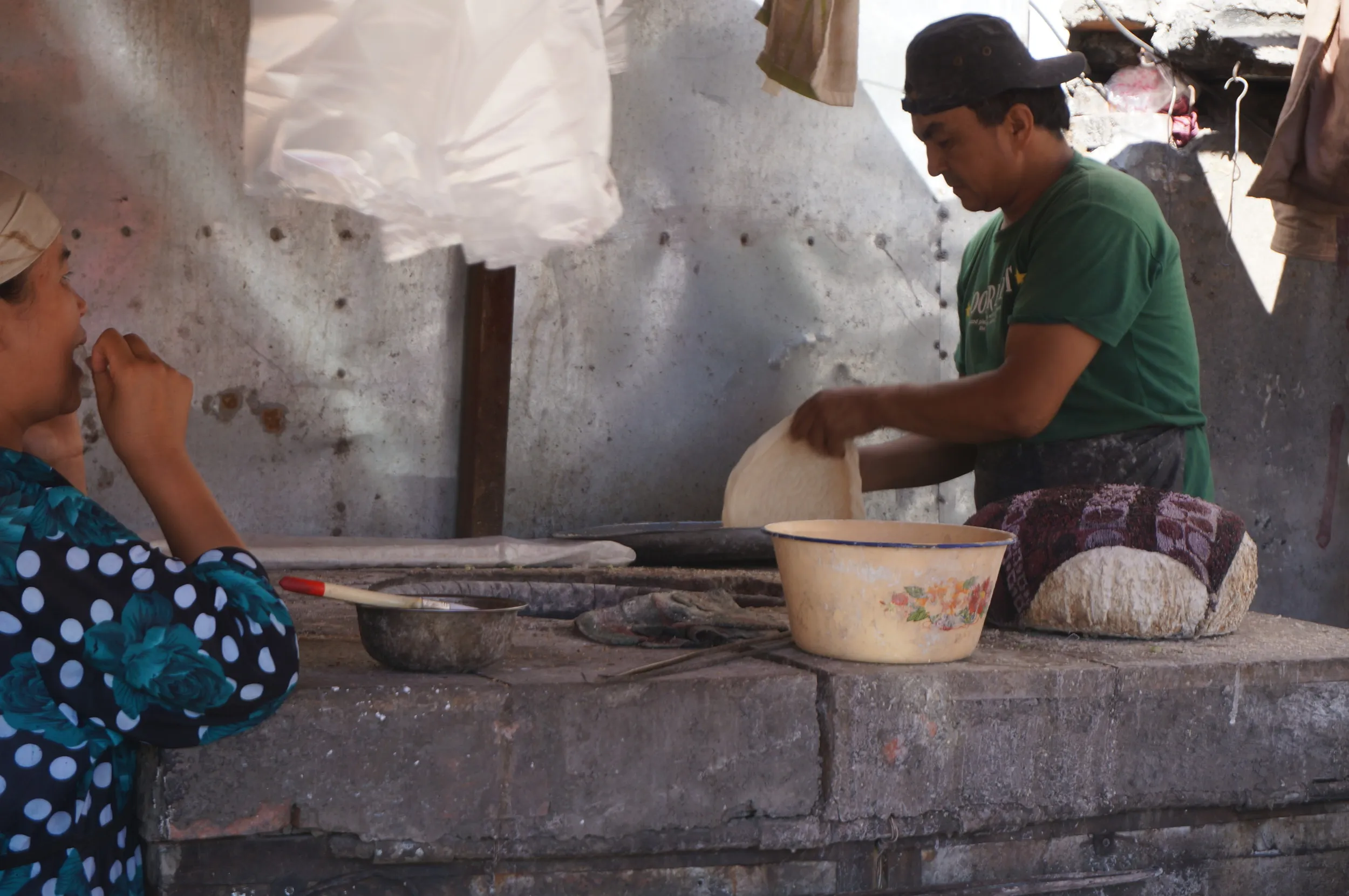 ナンを作る様子