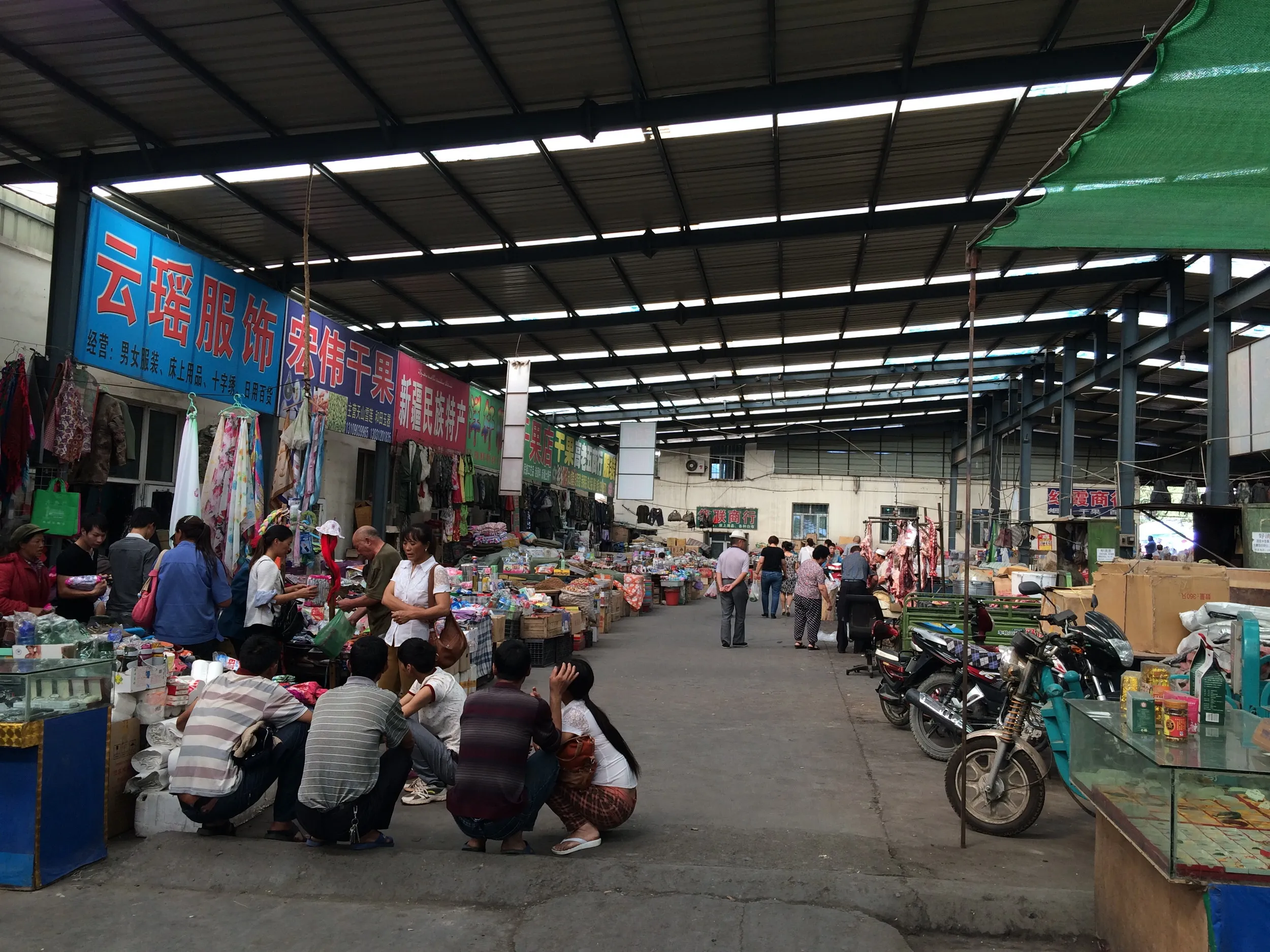 大河沿鎮の市場周辺