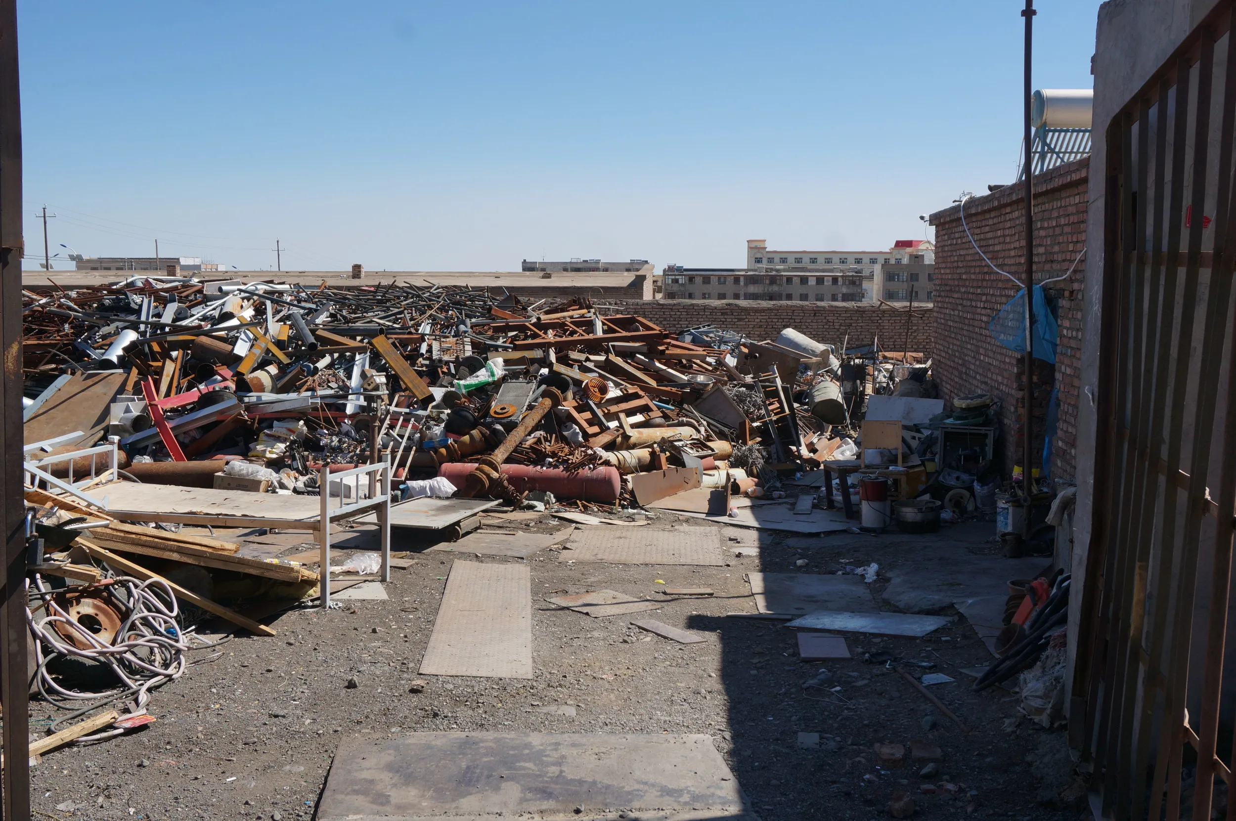 スクラップ場付近